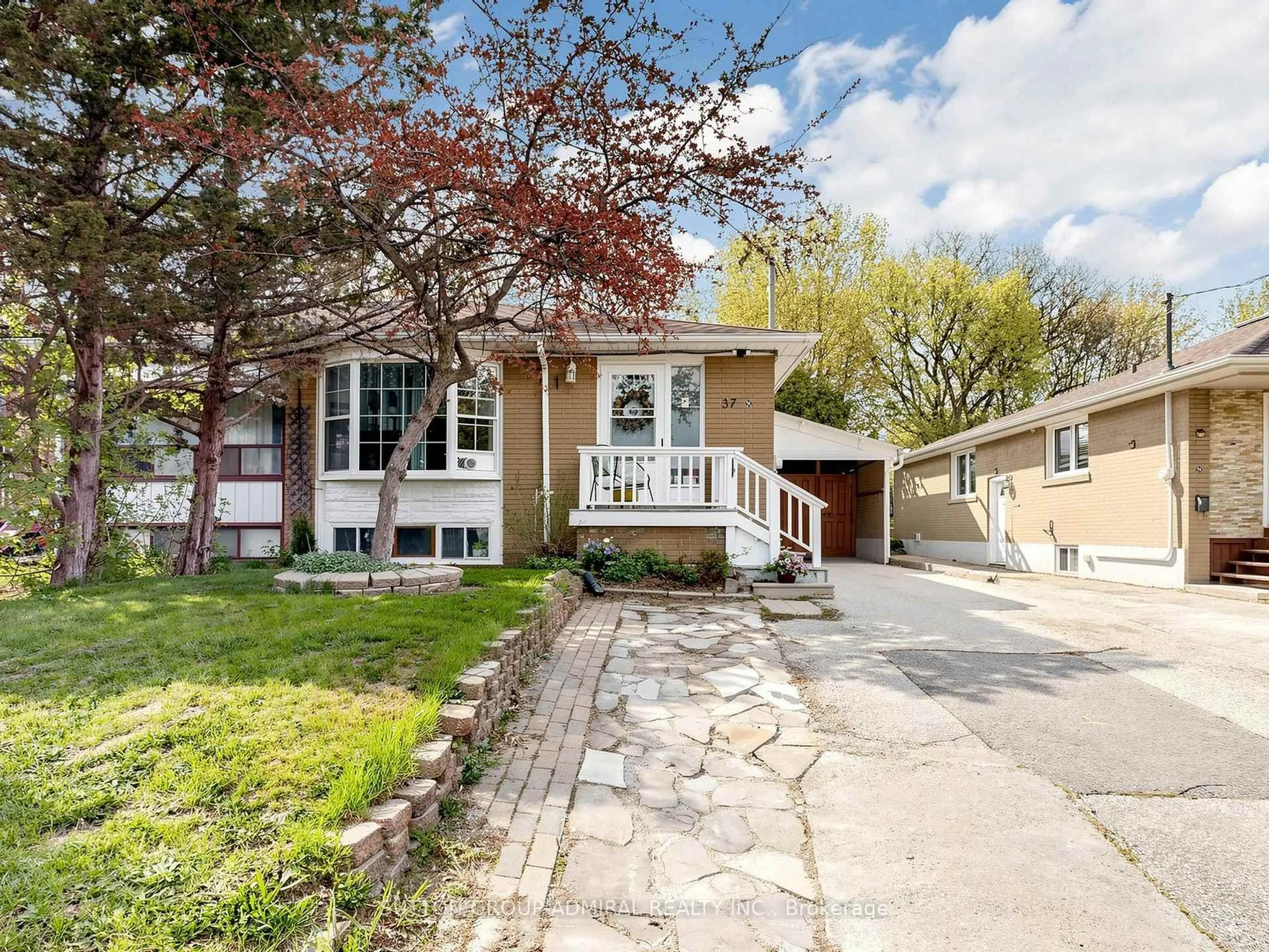 Unknown for 37 Newbury Dr, Newmarket Ontario L3Y 4P9