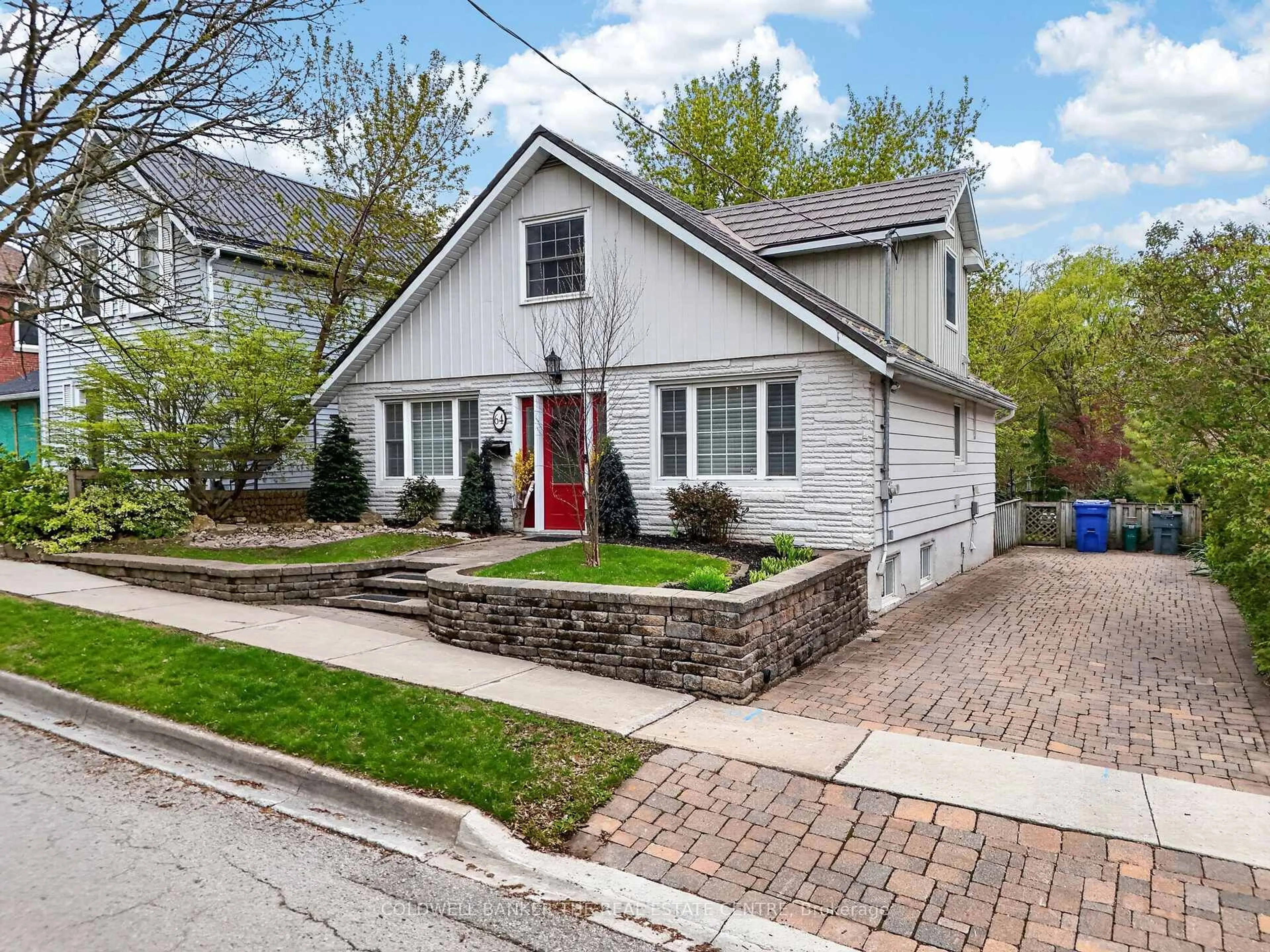 Home with brick exterior material, street for 64 Niagara St, Newmarket Ontario L3Y 4E6