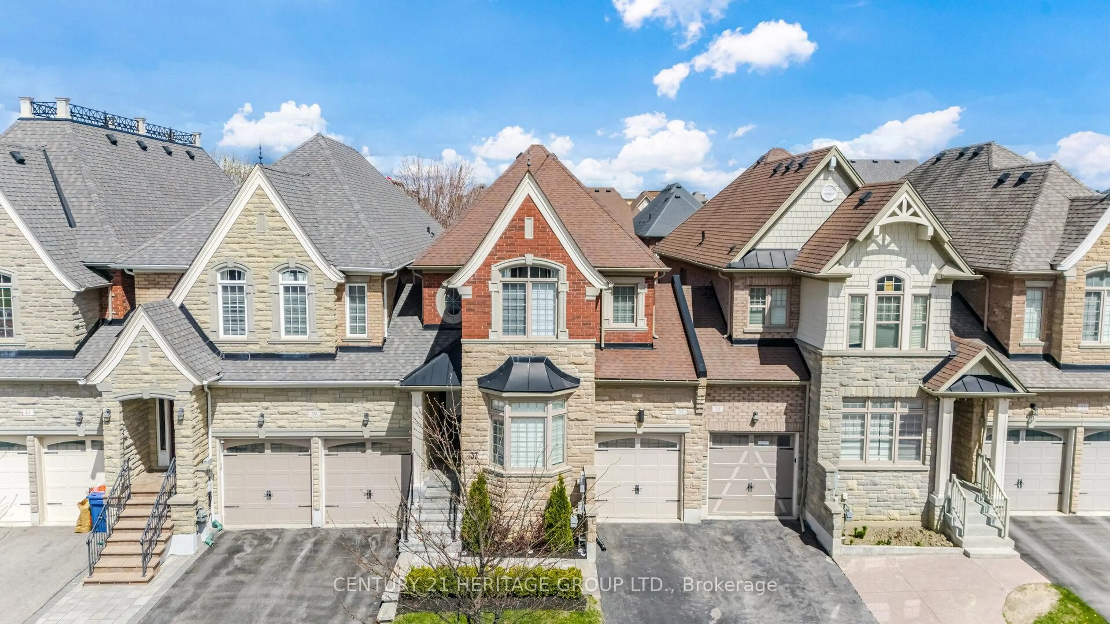 A pic from outside/outdoor area/front of a property/back of a property/a pic from drone, street for 37 Stan Roots St, King Ontario L7B 0C3