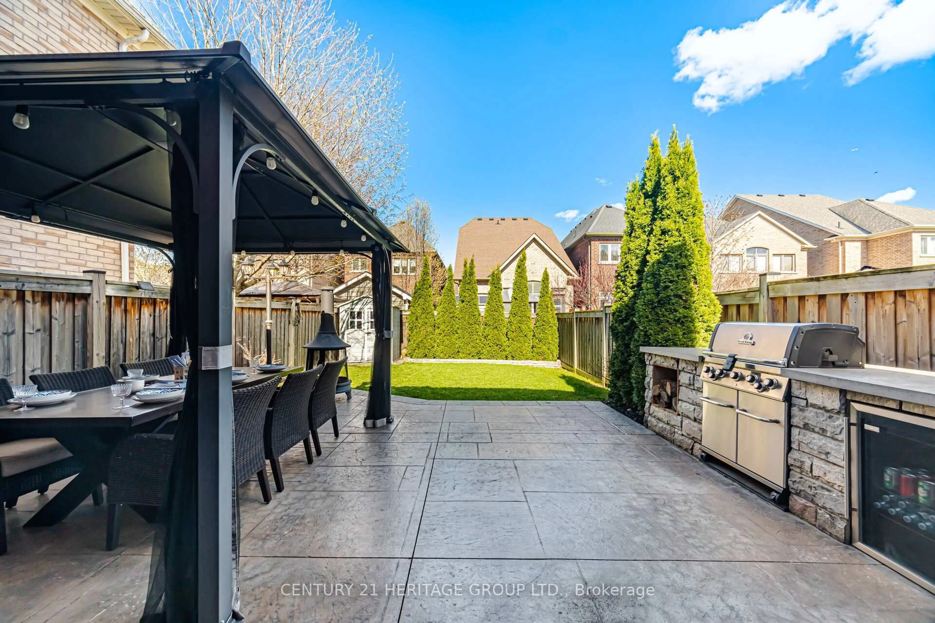 Patio, street for 37 Stan Roots St, King Ontario L7B 0C3