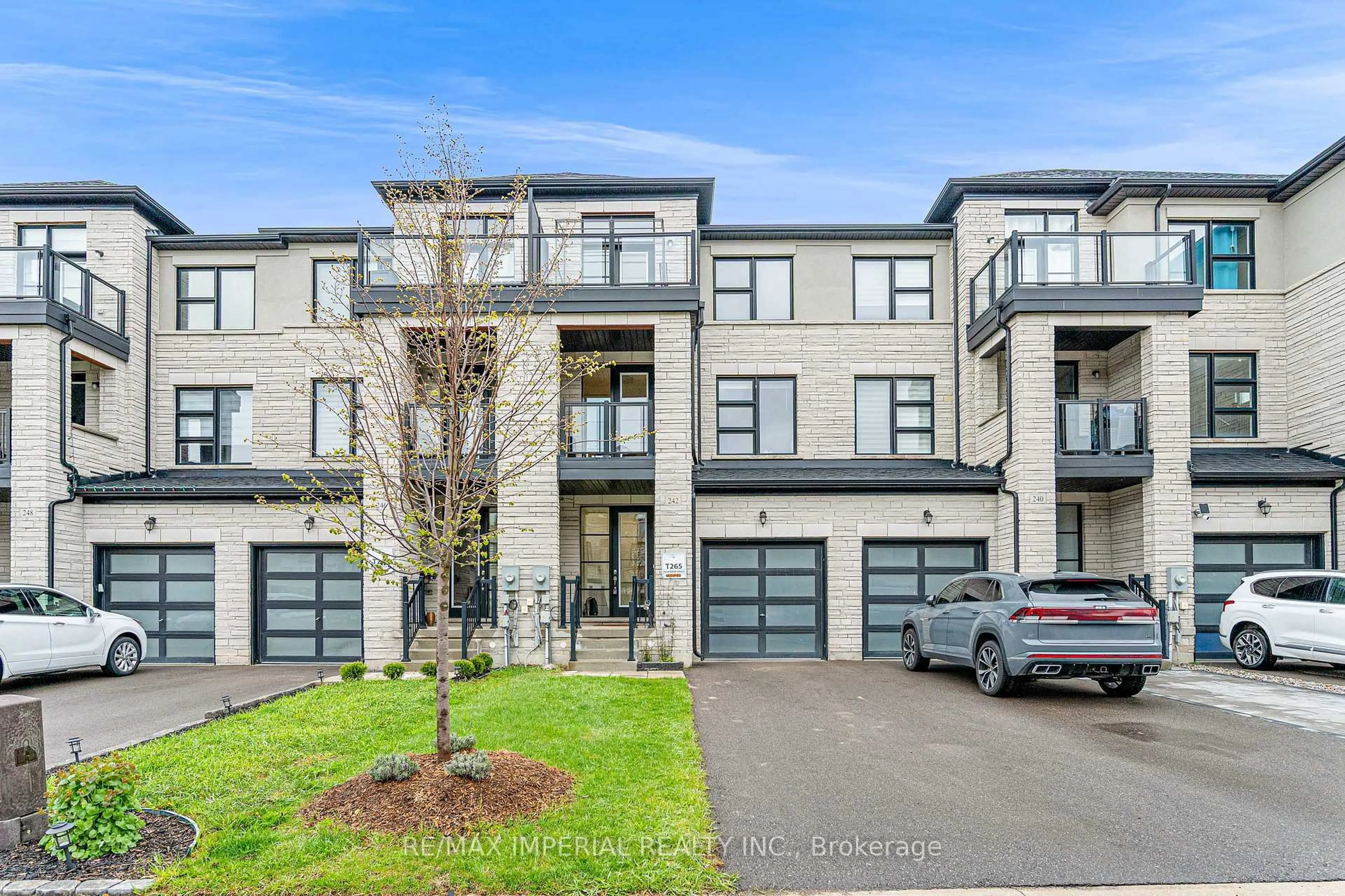 Unknown for 242 Vermont Ave, Newmarket Ontario L3X 0M6