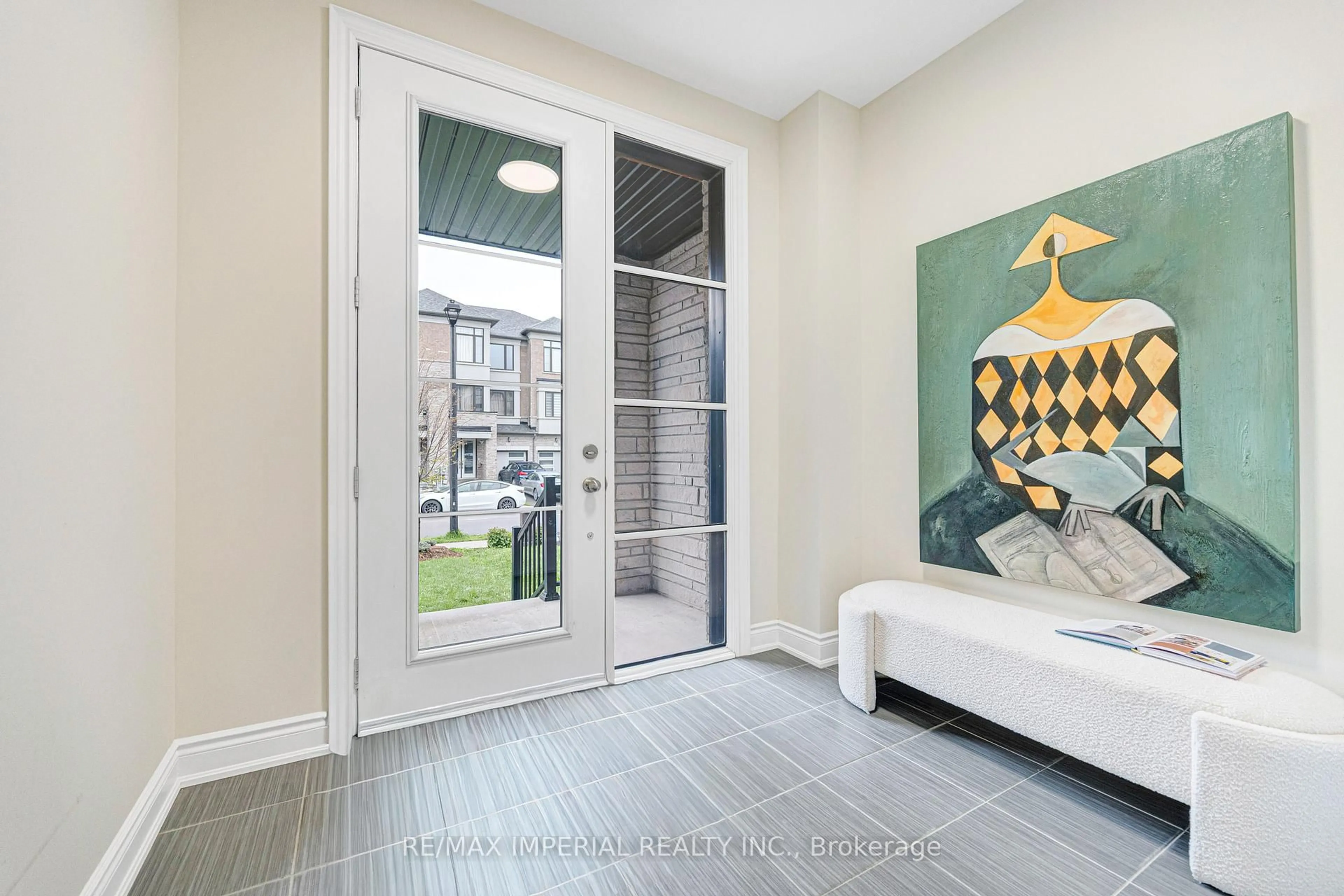 Indoor entryway for 242 Vermont Ave, Newmarket Ontario L3X 0M6