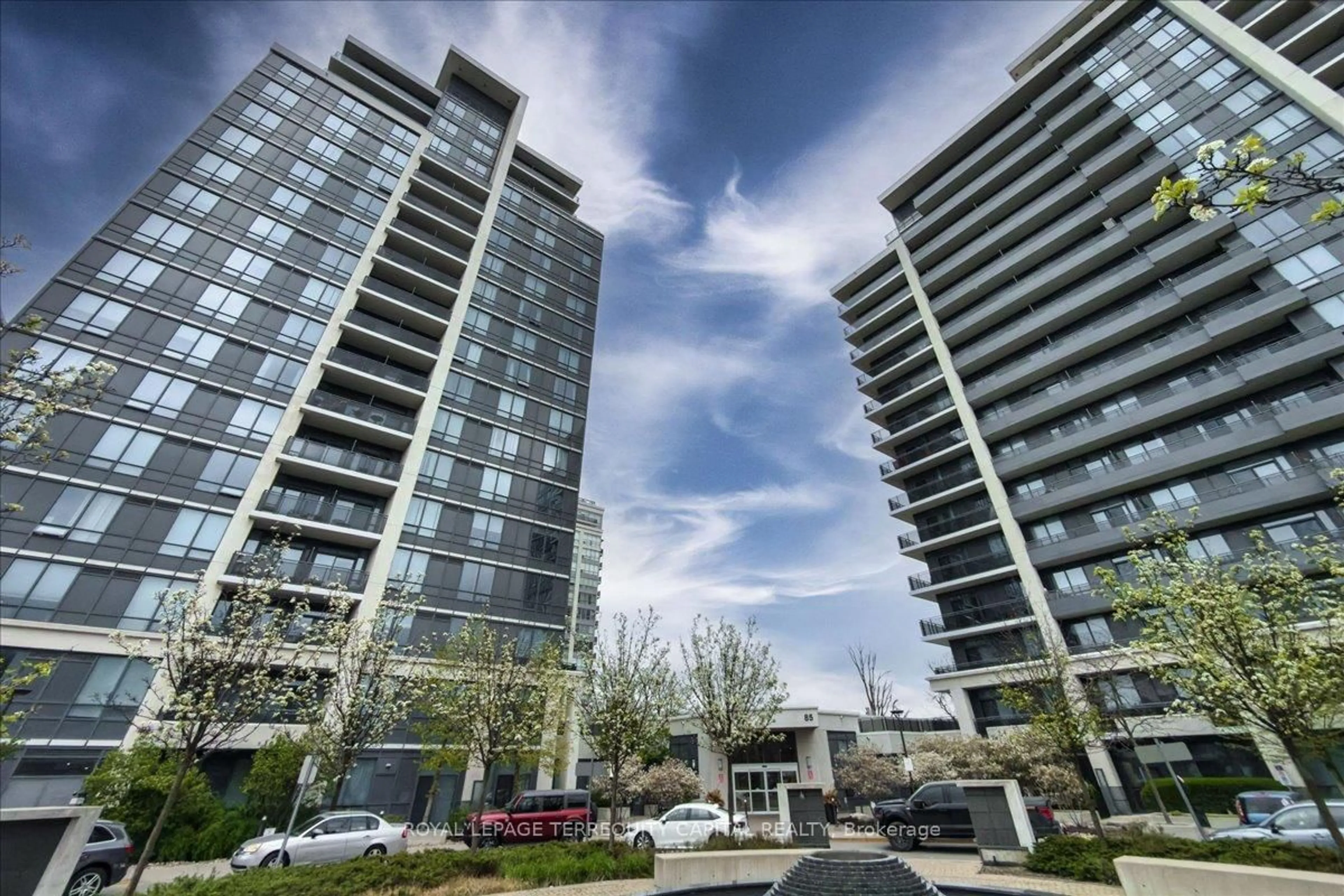 A pic from outside/outdoor area/front of a property/back of a property/a pic from drone, building for 85 North Park Rd #510, Vaughan Ontario L4J 0H9
