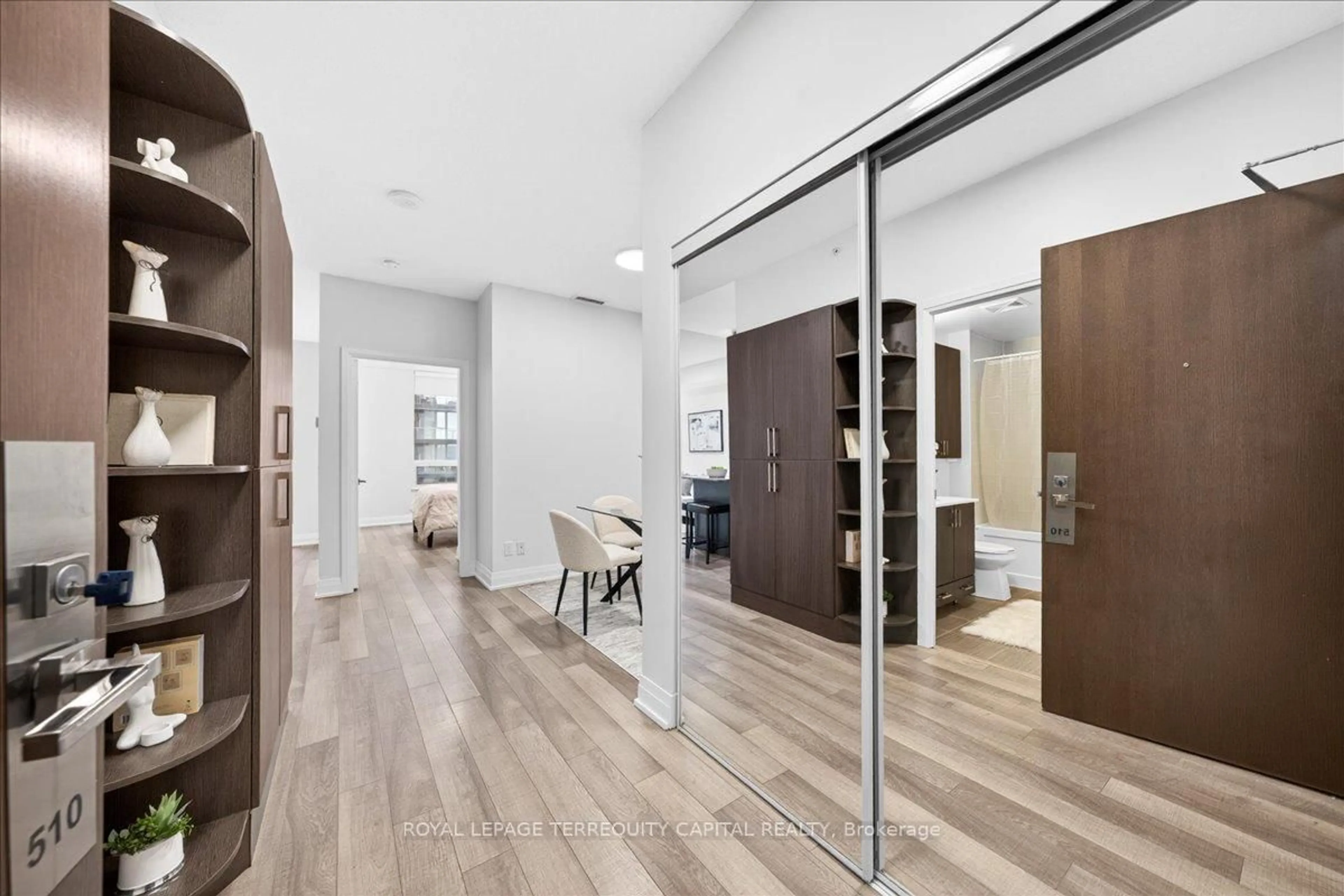 Indoor entryway for 85 North Park Rd #510, Vaughan Ontario L4J 0H9