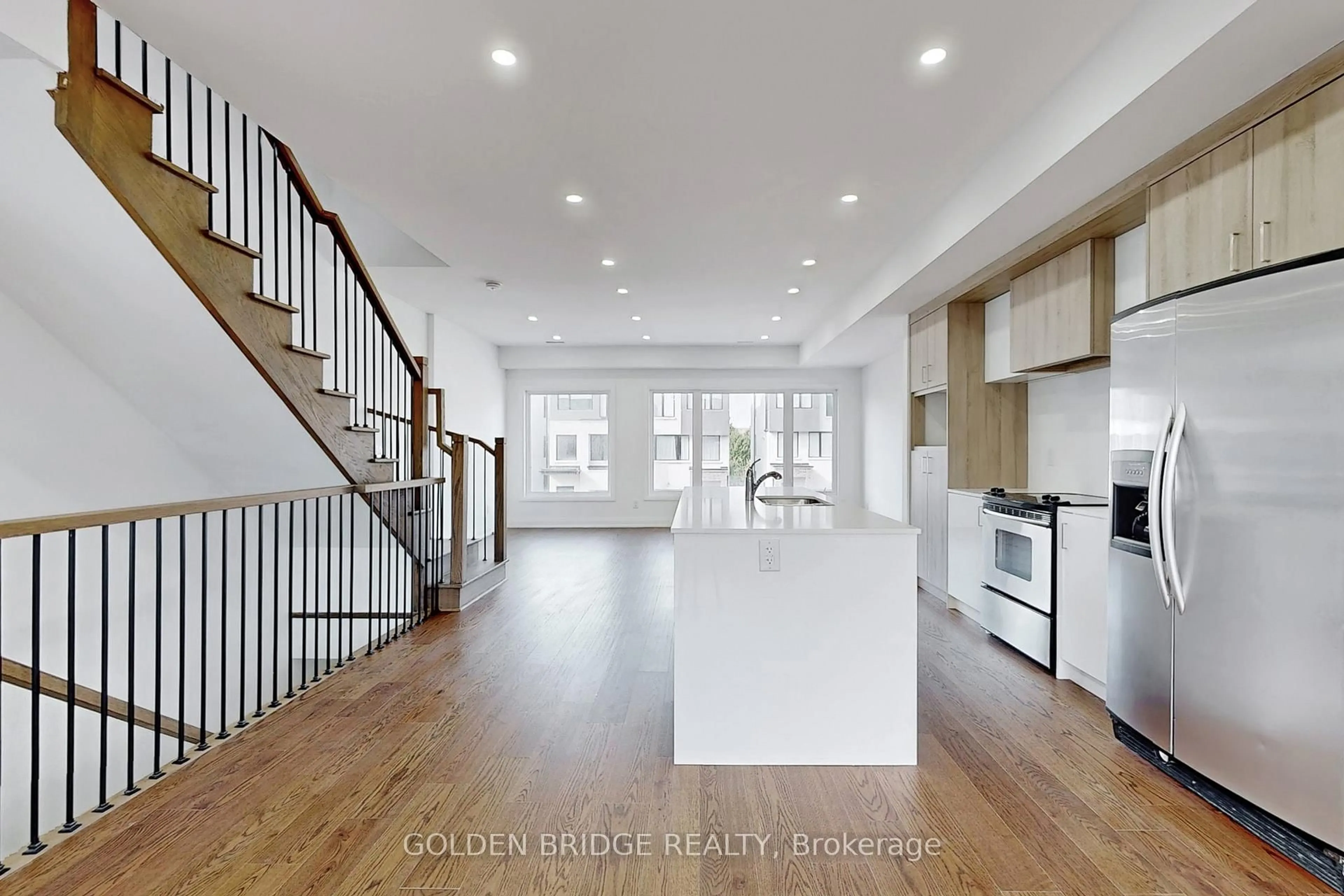 Open concept kitchen, unknown for 21 Persica St, Richmond Hill Ontario L4E 2T3