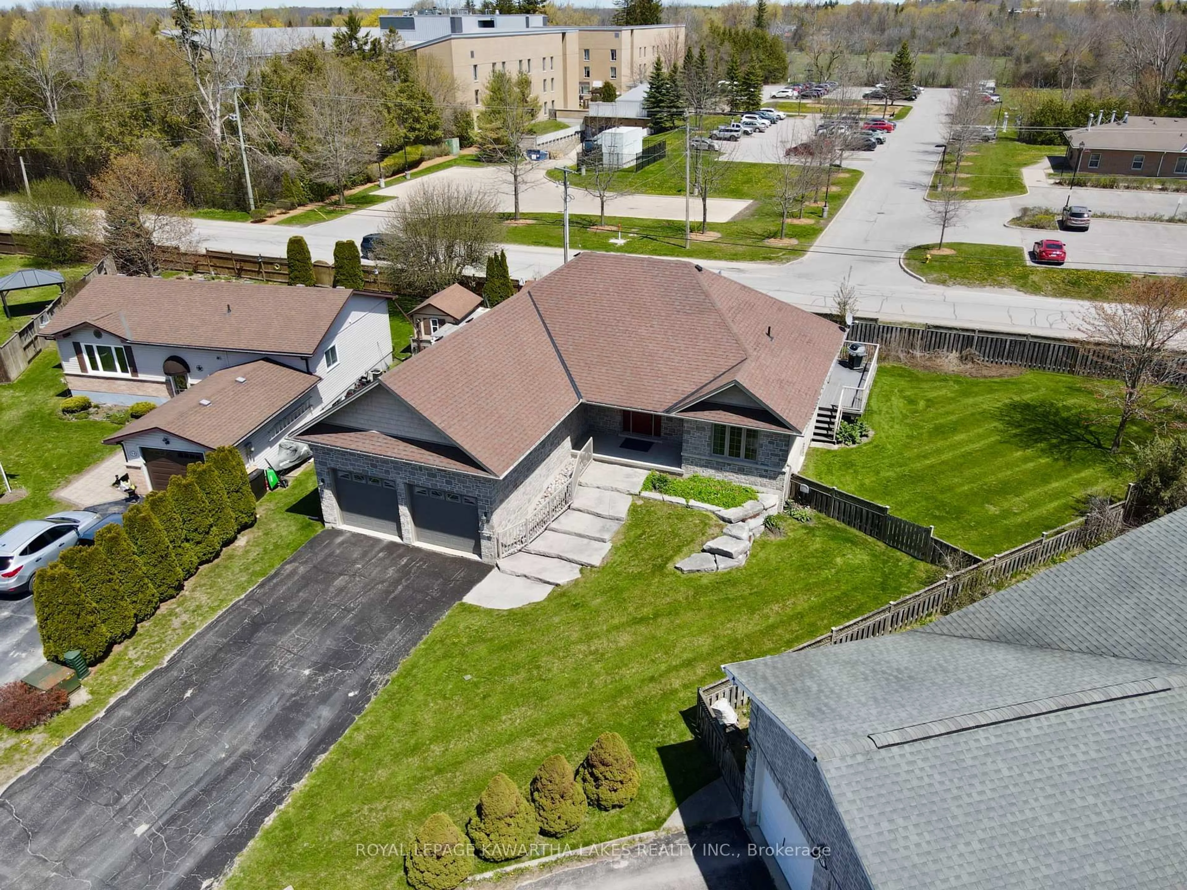 A pic from outside/outdoor area/front of a property/back of a property/a pic from drone, street for 95 Beechwood Ave, Brock Ontario L0K 1A0