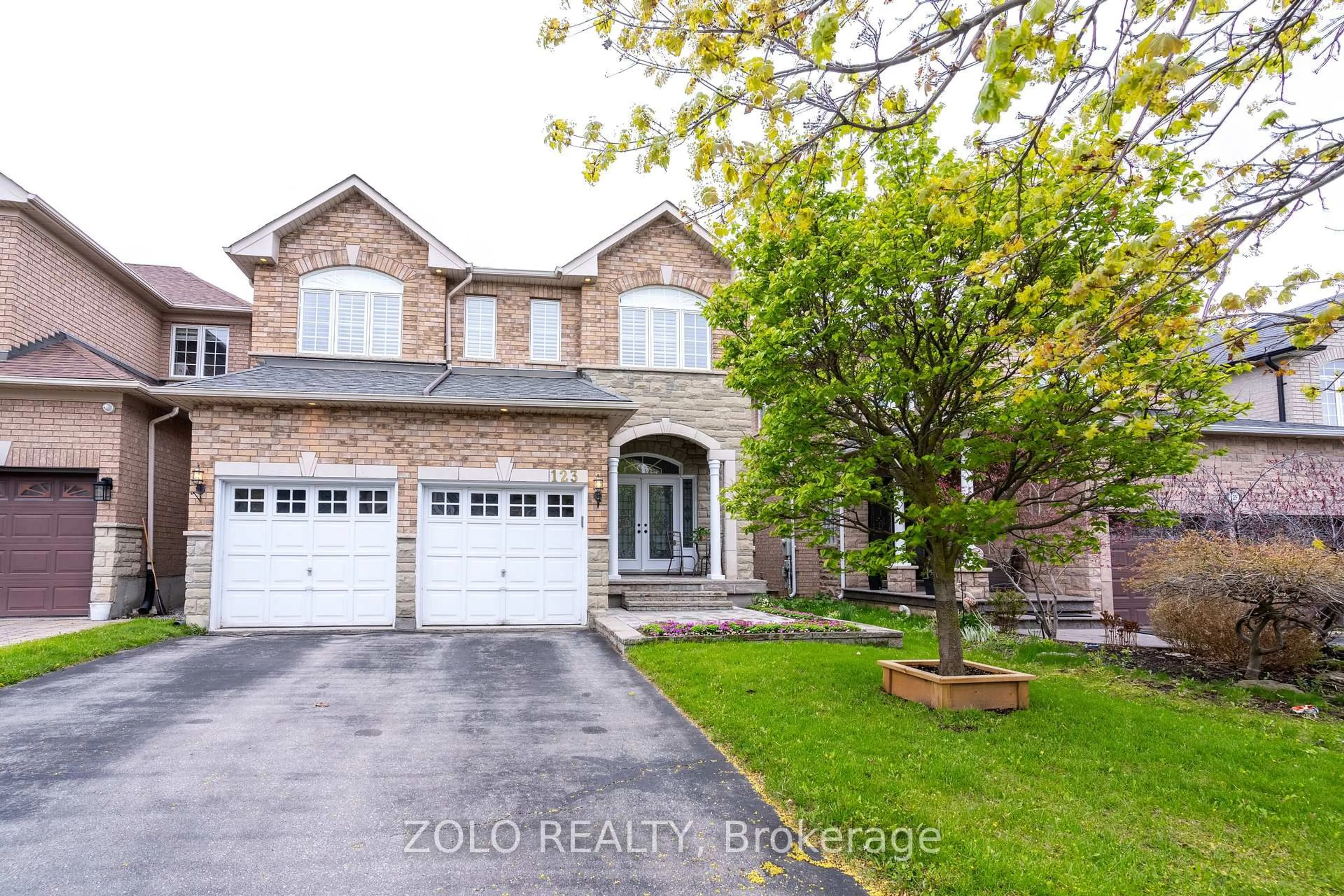 Home with brick exterior material, street for 123 Colesbrook Rd, Richmond Hill Ontario L4S 2G3