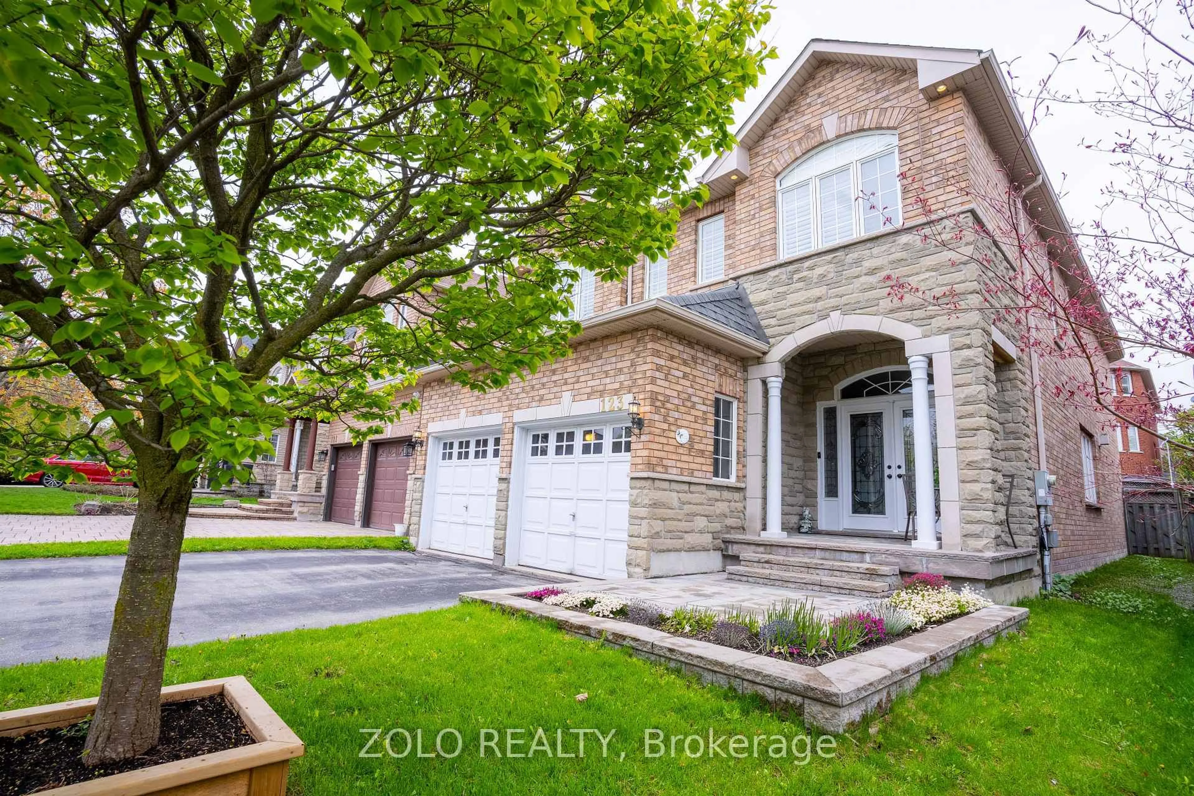 Home with brick exterior material, street for 123 Colesbrook Rd, Richmond Hill Ontario L4S 2G3