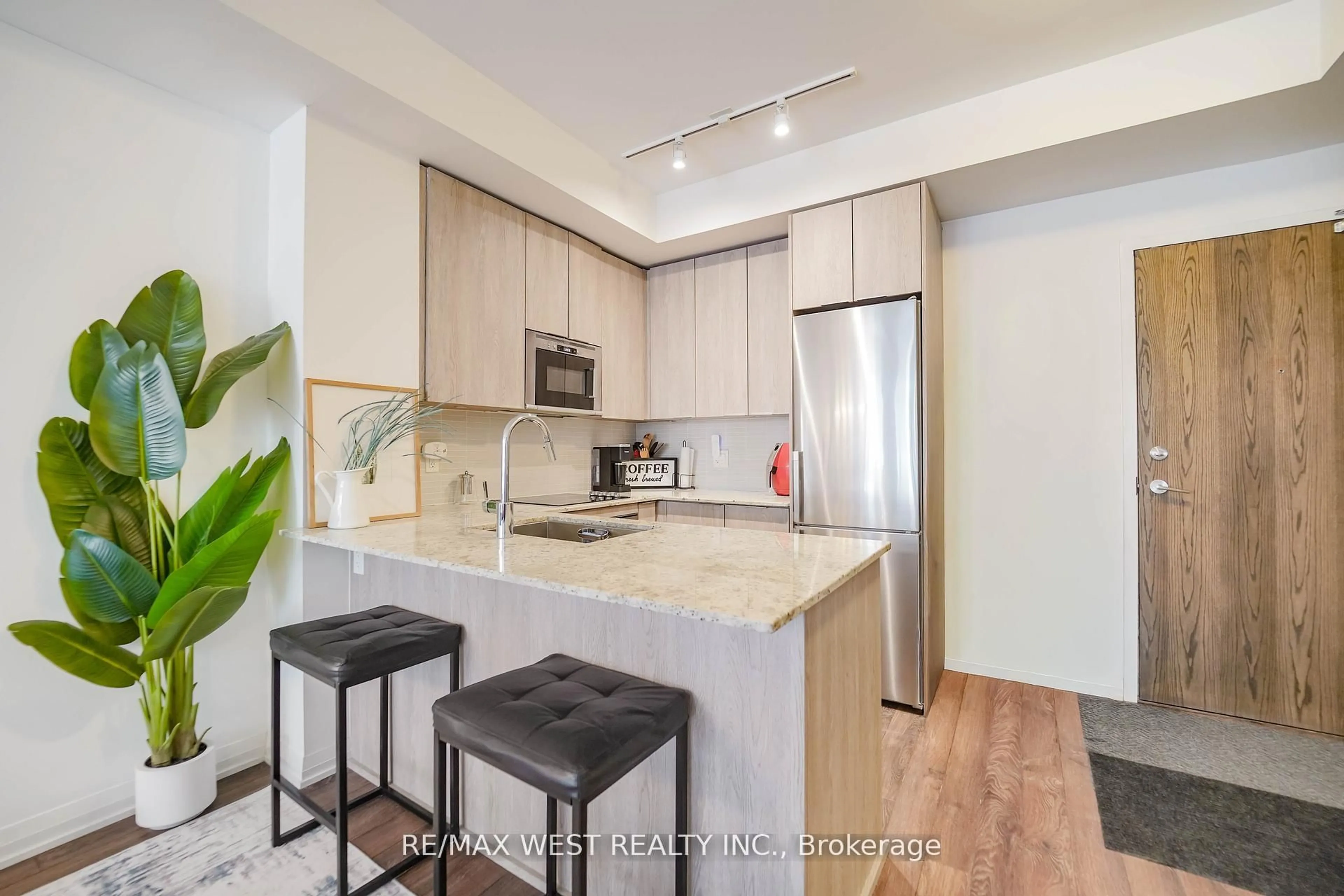 Open concept kitchen, unknown for 99 Eagle Rock Way #229, Vaughan Ontario L6A 5A7