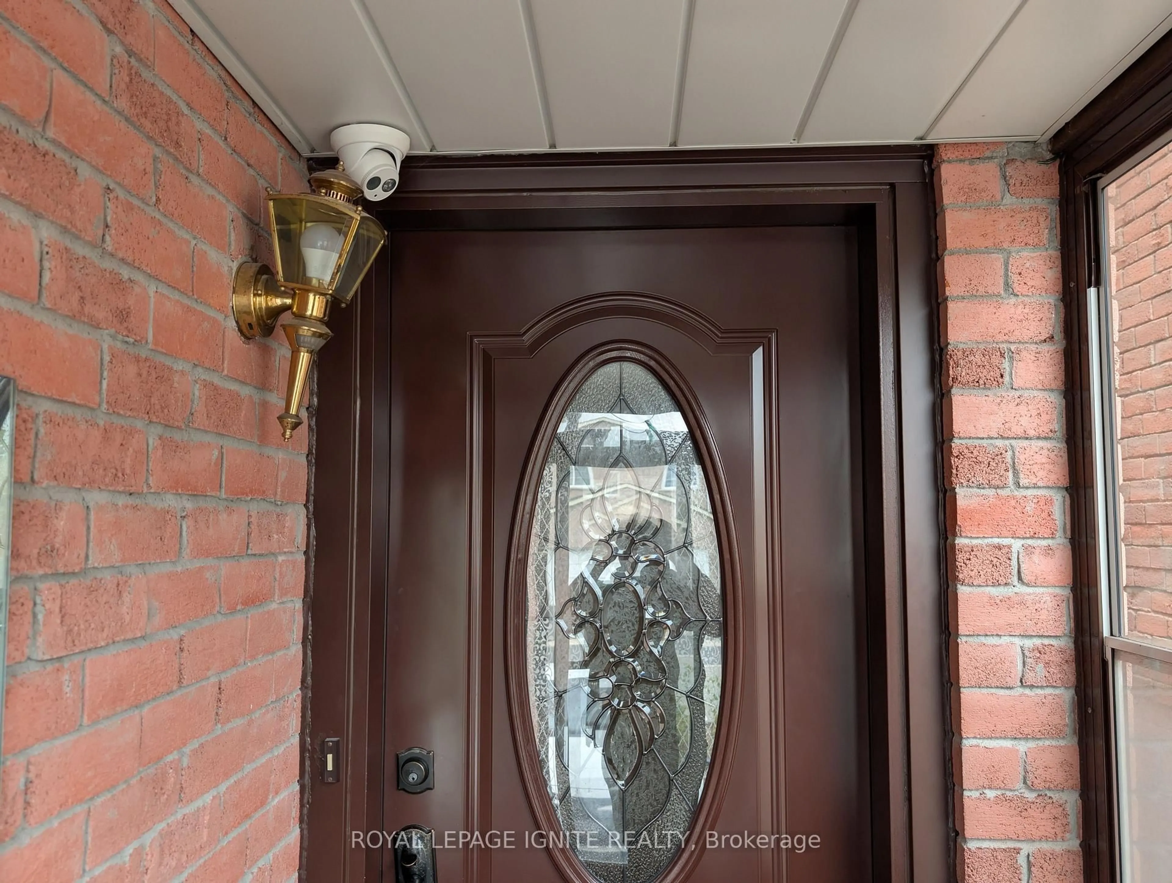 Indoor entryway for 98 Chloe Cres, Markham Ontario L3S 2H7