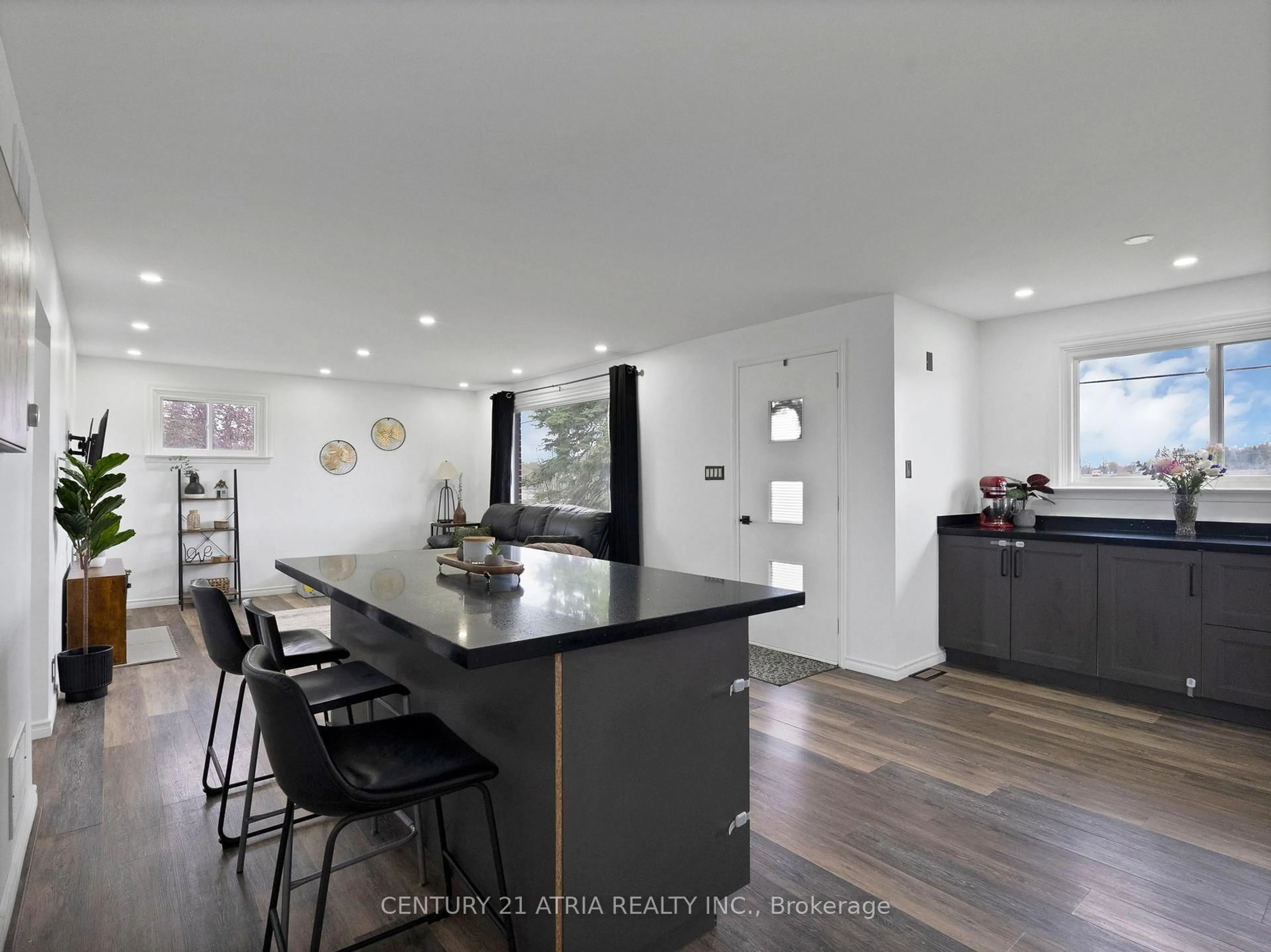 Open concept kitchen, ceramic/tile floor for 6552 Yonge St, Innisfil Ontario L0L 1K0
