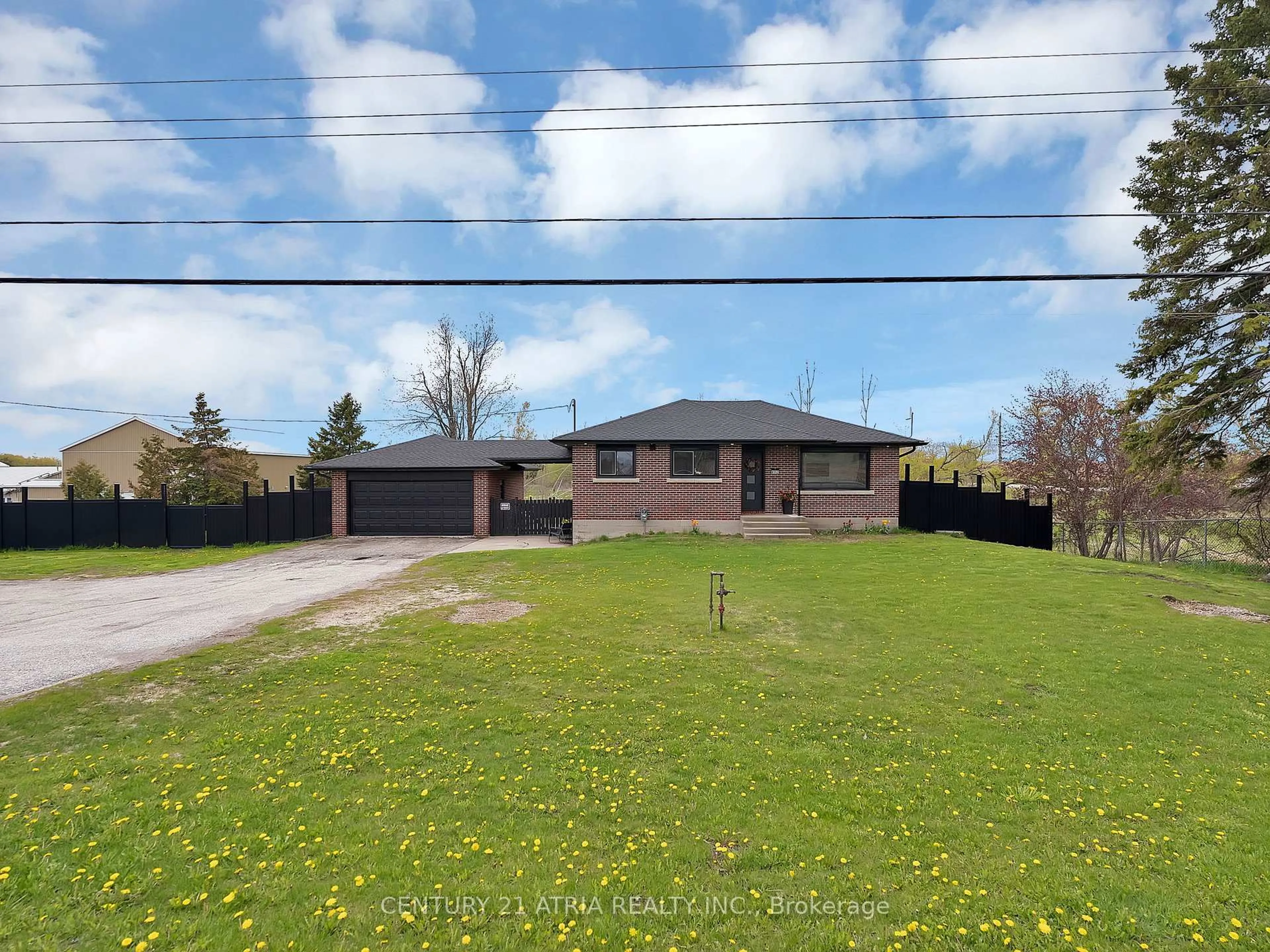 A pic from outside/outdoor area/front of a property/back of a property/a pic from drone, unknown for 6552 Yonge St, Innisfil Ontario L0L 1K0