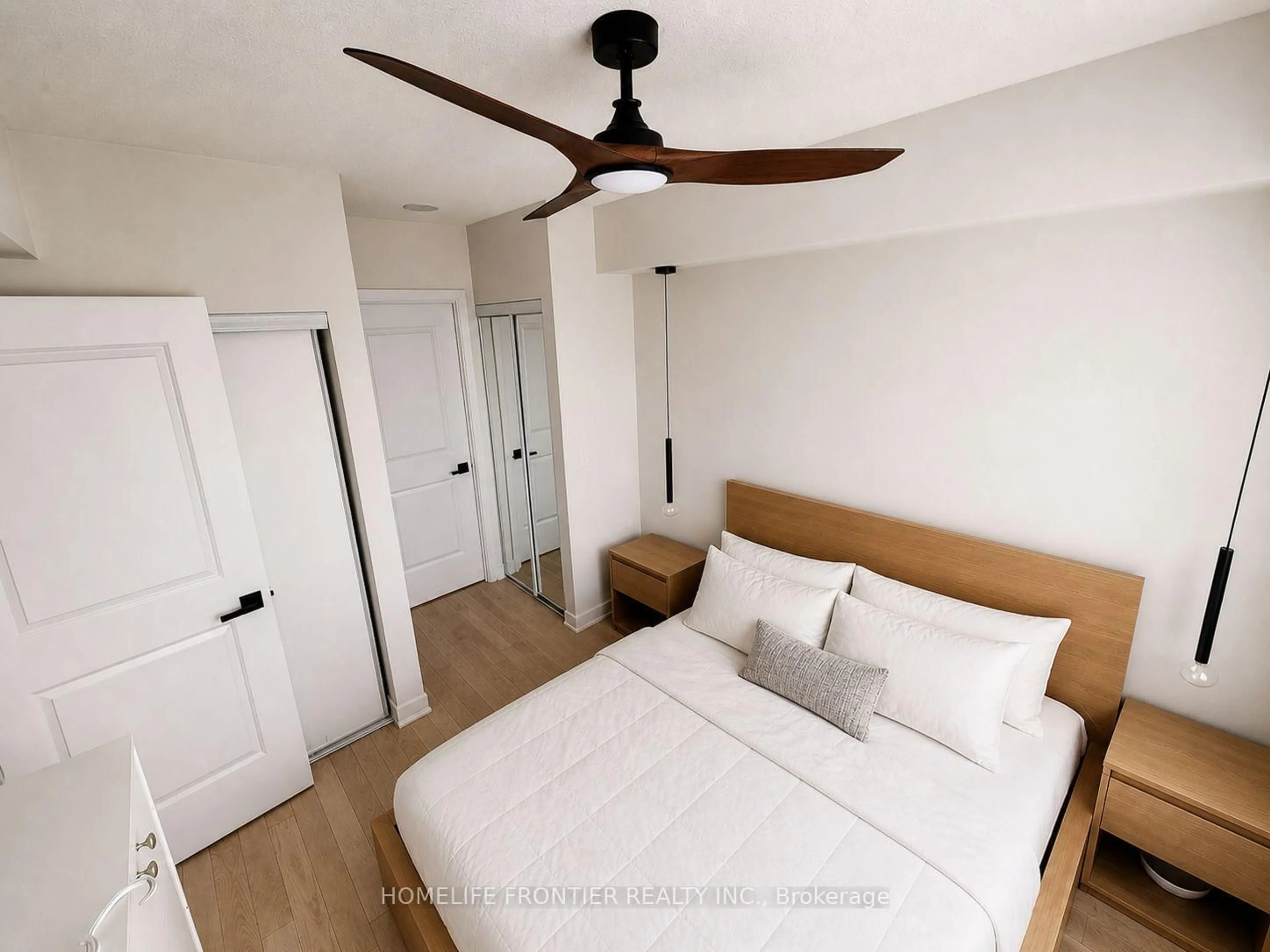 A pic of a room for 9205 Yonge St #1211, Richmond Hill Ontario L4C 1V5