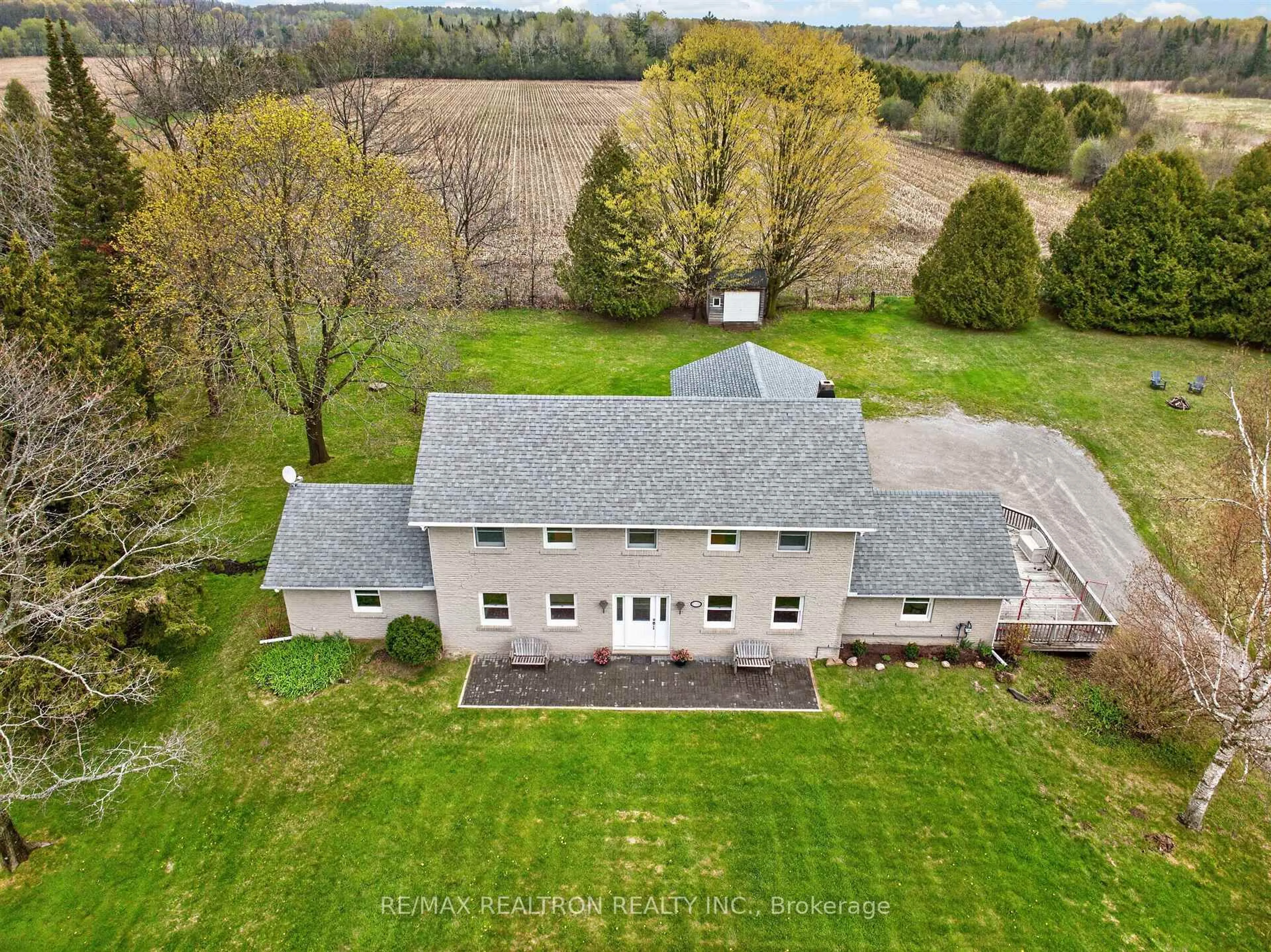 A pic from outside/outdoor area/front of a property/back of a property/a pic from drone, building for 17755 Warden Ave, East Gwillimbury Ontario L0G 1V0