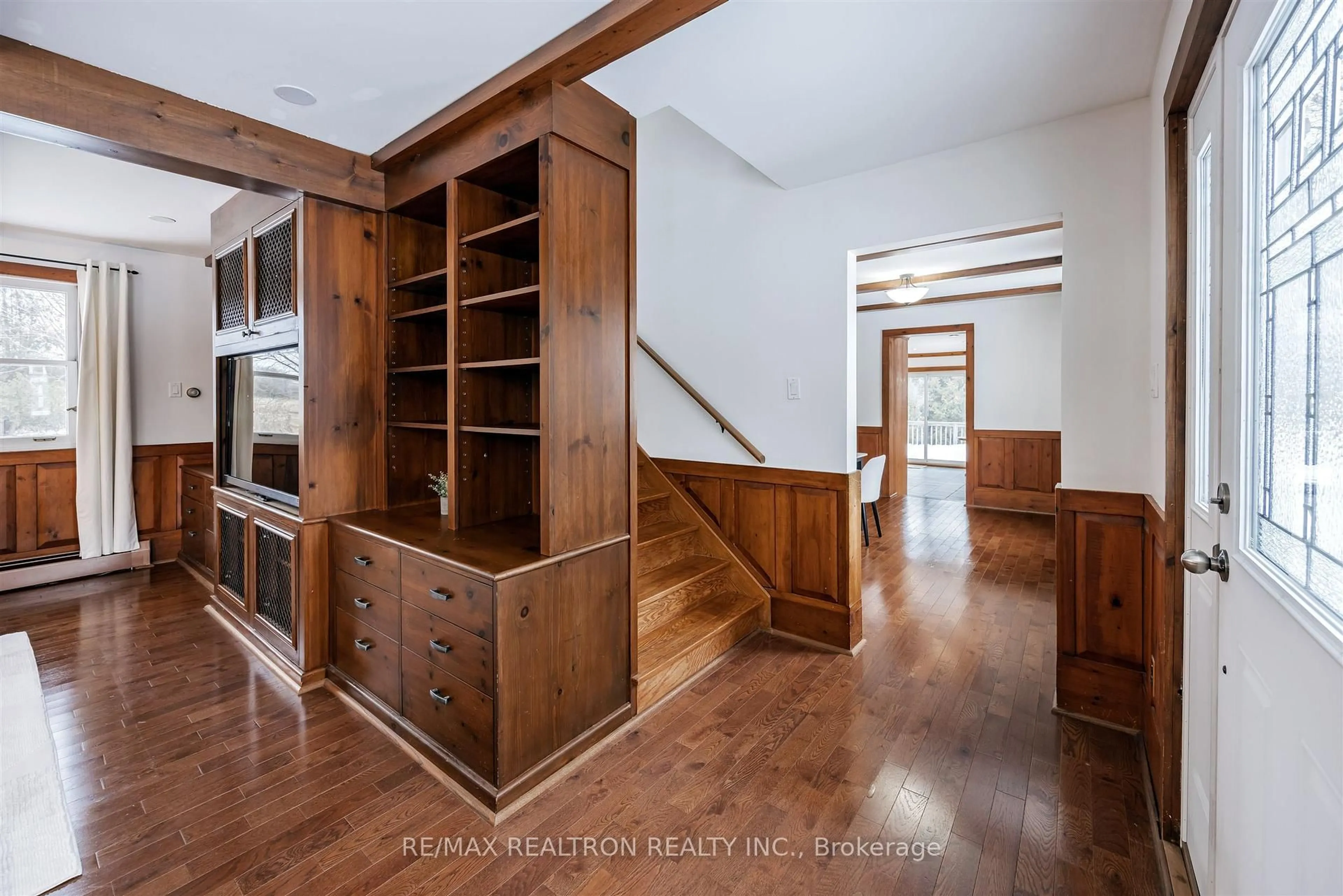Indoor entryway for 17755 Warden Ave, East Gwillimbury Ontario L0G 1V0