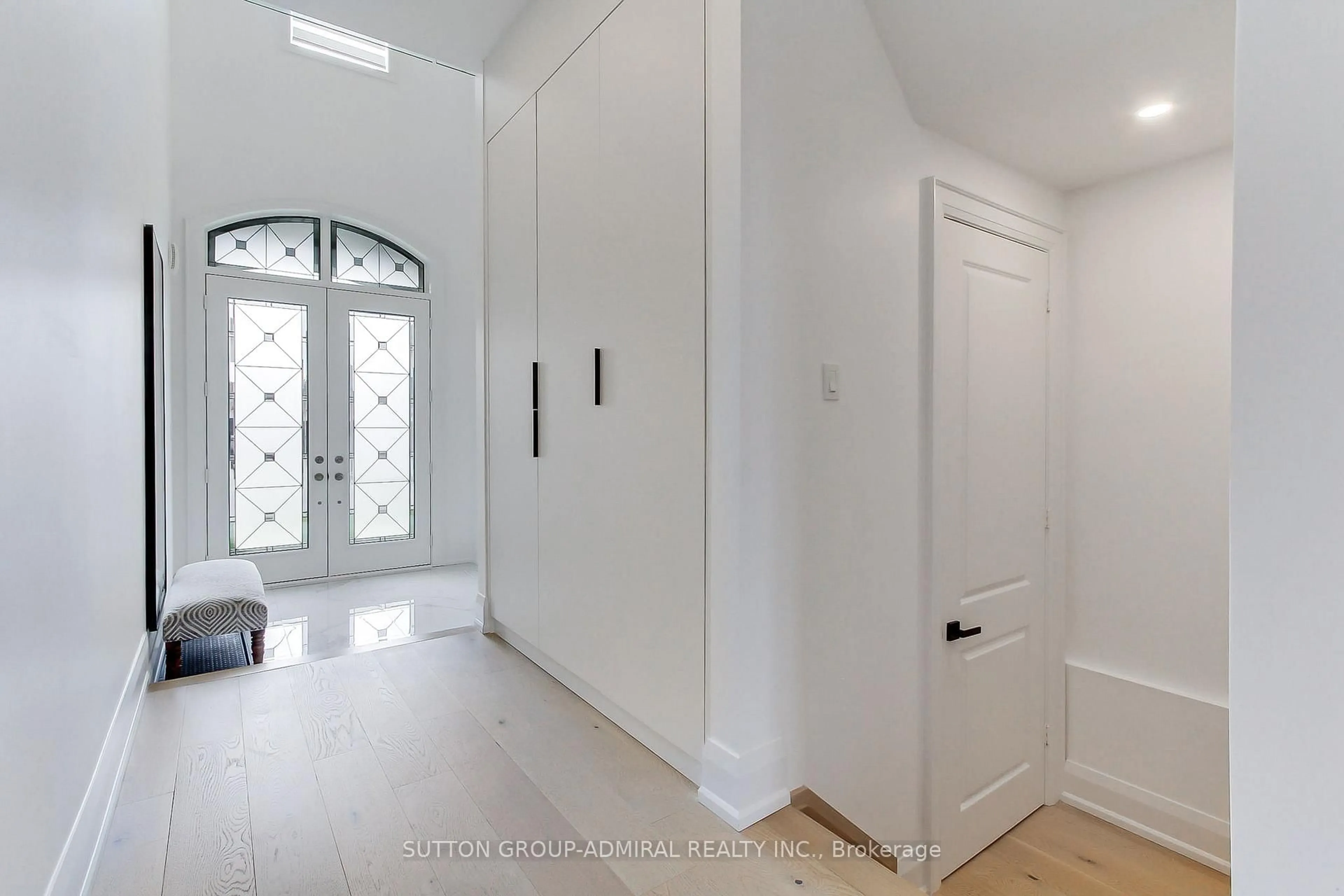 Indoor entryway for 249 Inverness Way, Bradford West Gwillimbury Ontario L3Z 0W7