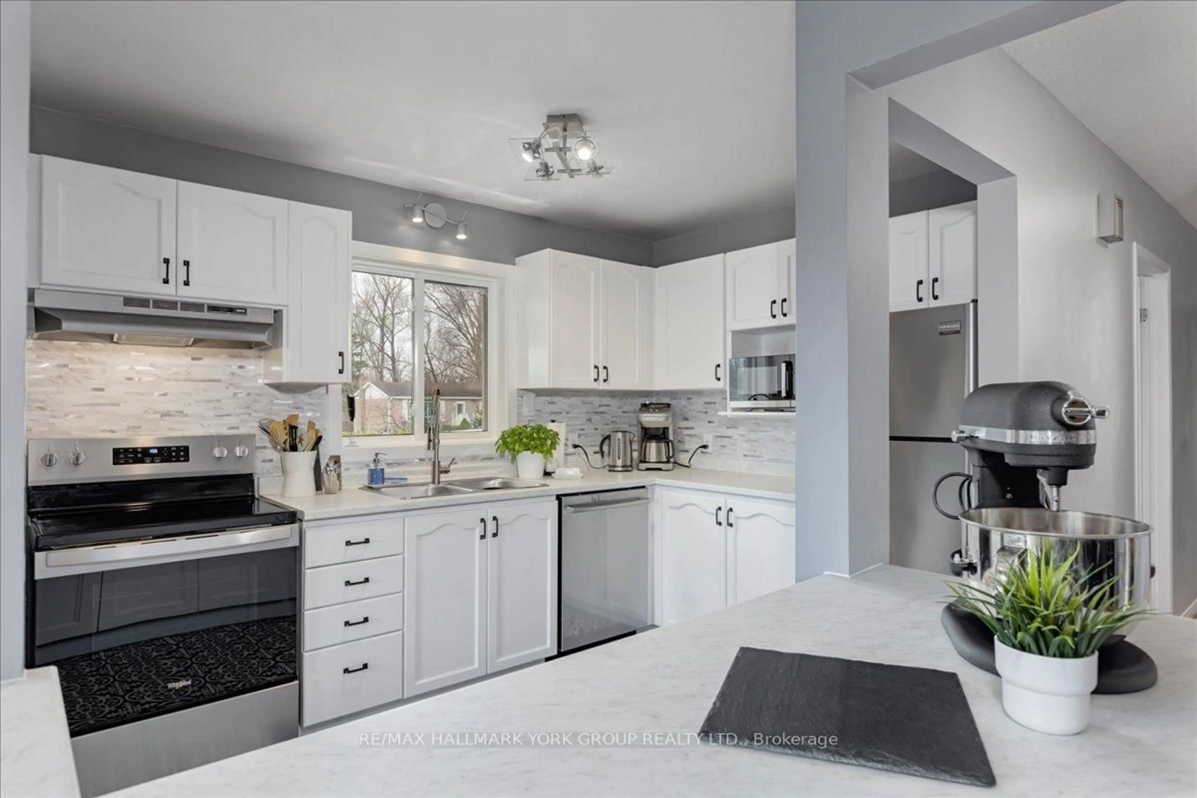 Unknown for 63A Tulip St, Georgina Ontario L4P 1C6