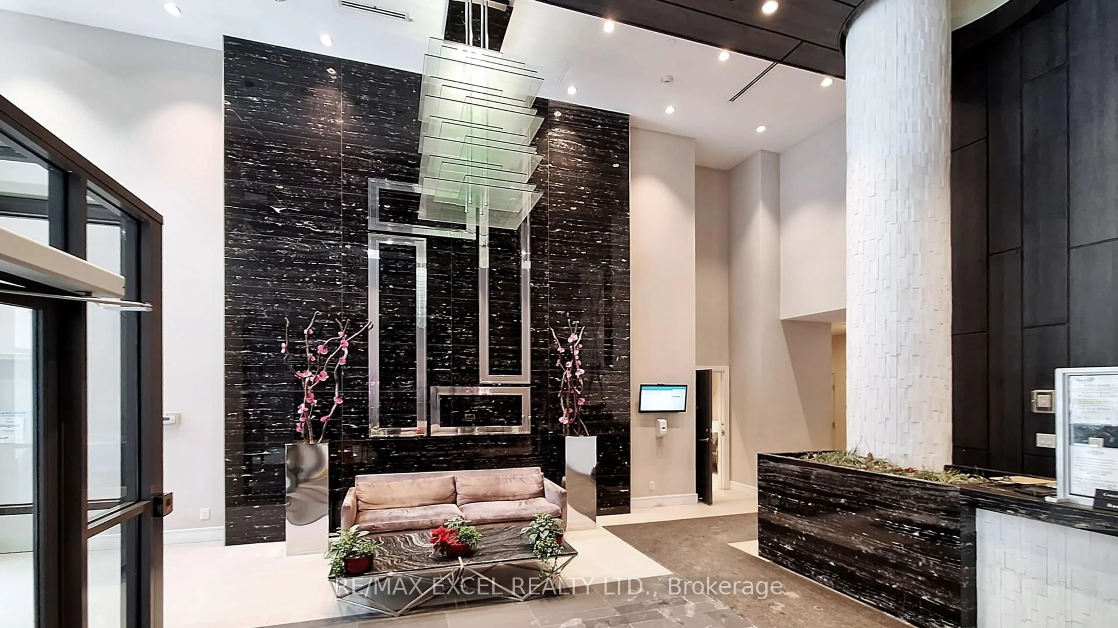 Lobby for 9205 Yonge St #1709, Richmond Hill Ontario L4C 1V5