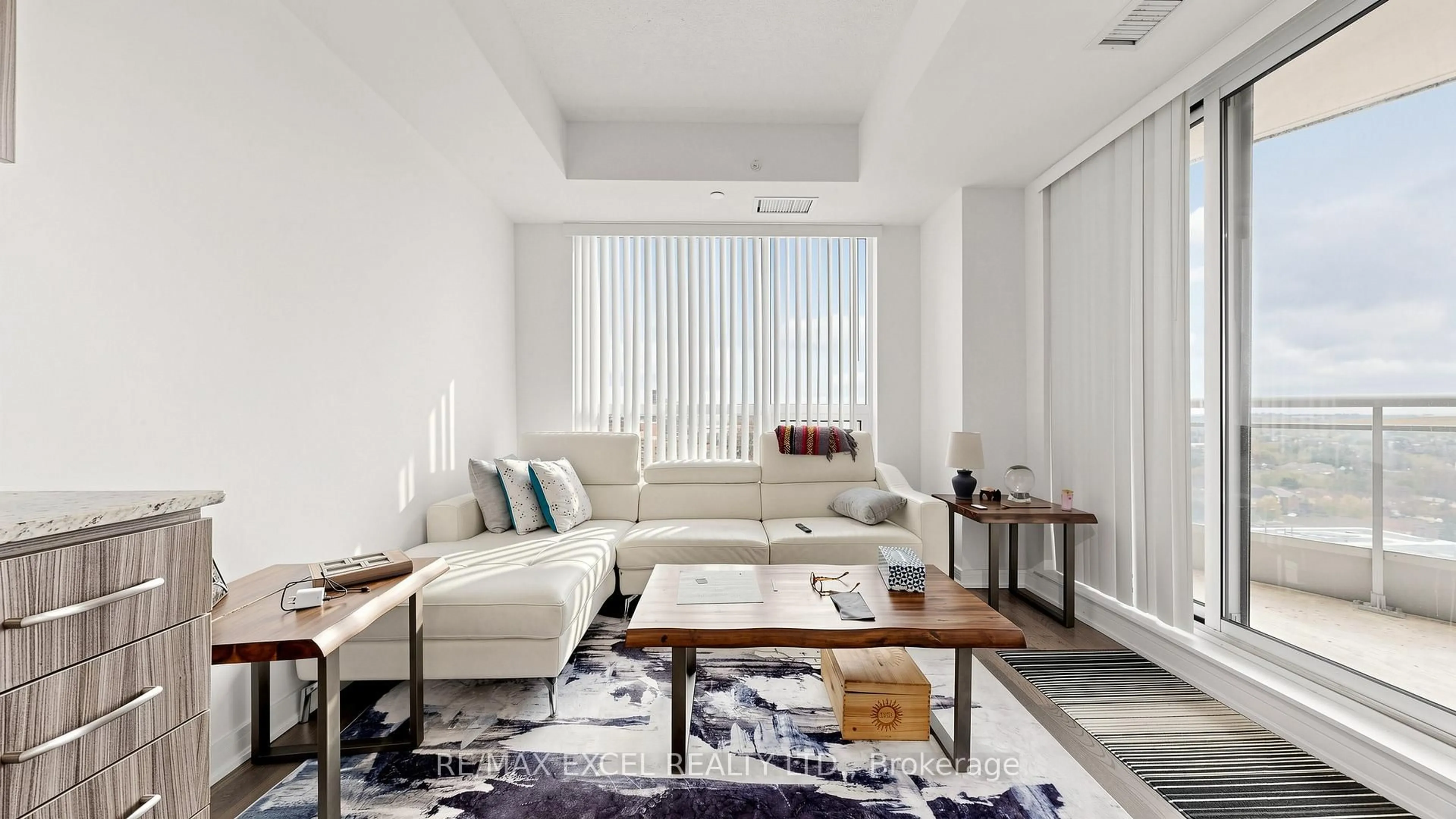Living room with furniture, unknown for 9205 Yonge St #1709, Richmond Hill Ontario L4C 1V5