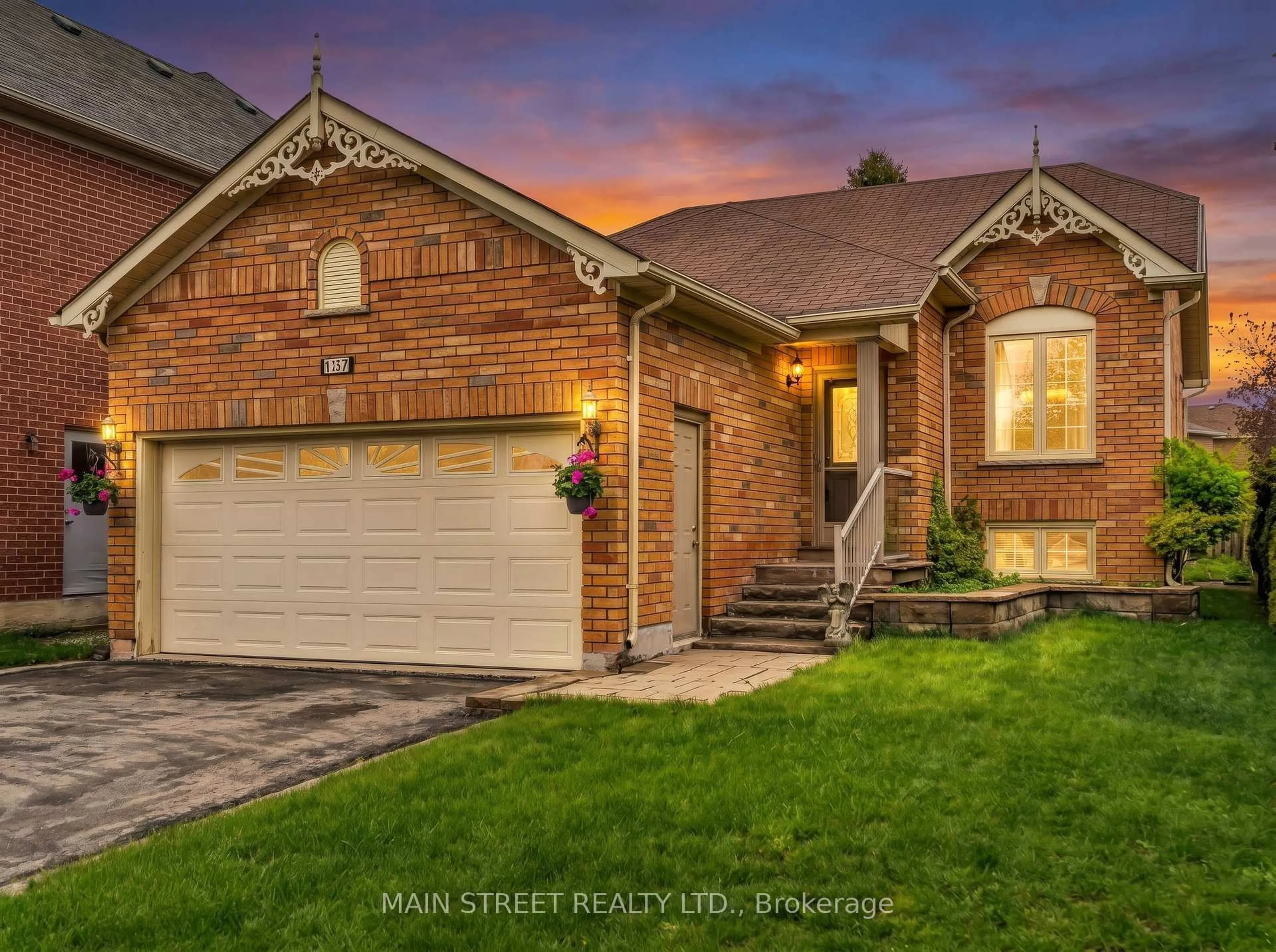 Home with brick exterior material, street for 137 Clearmeadow Blvd, Newmarket Ontario L3X 2E9