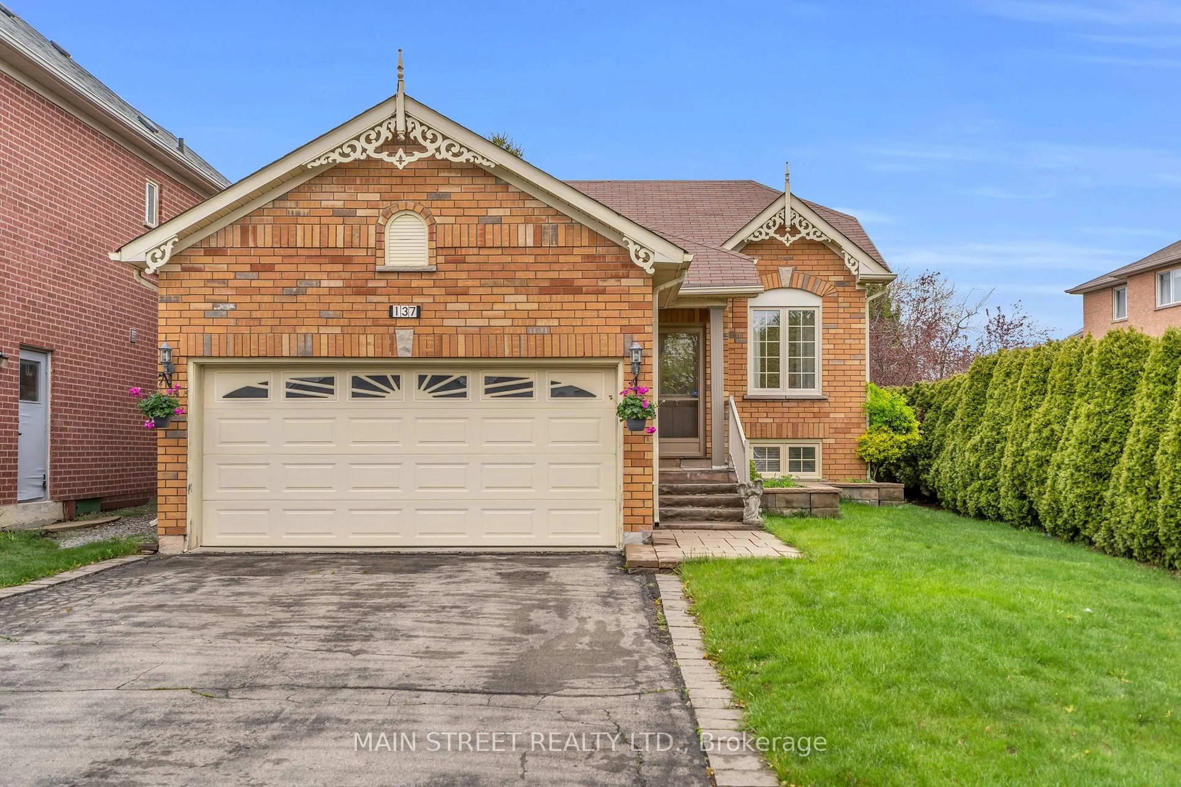 Home with brick exterior material, street for 137 Clearmeadow Blvd, Newmarket Ontario L3X 2E9