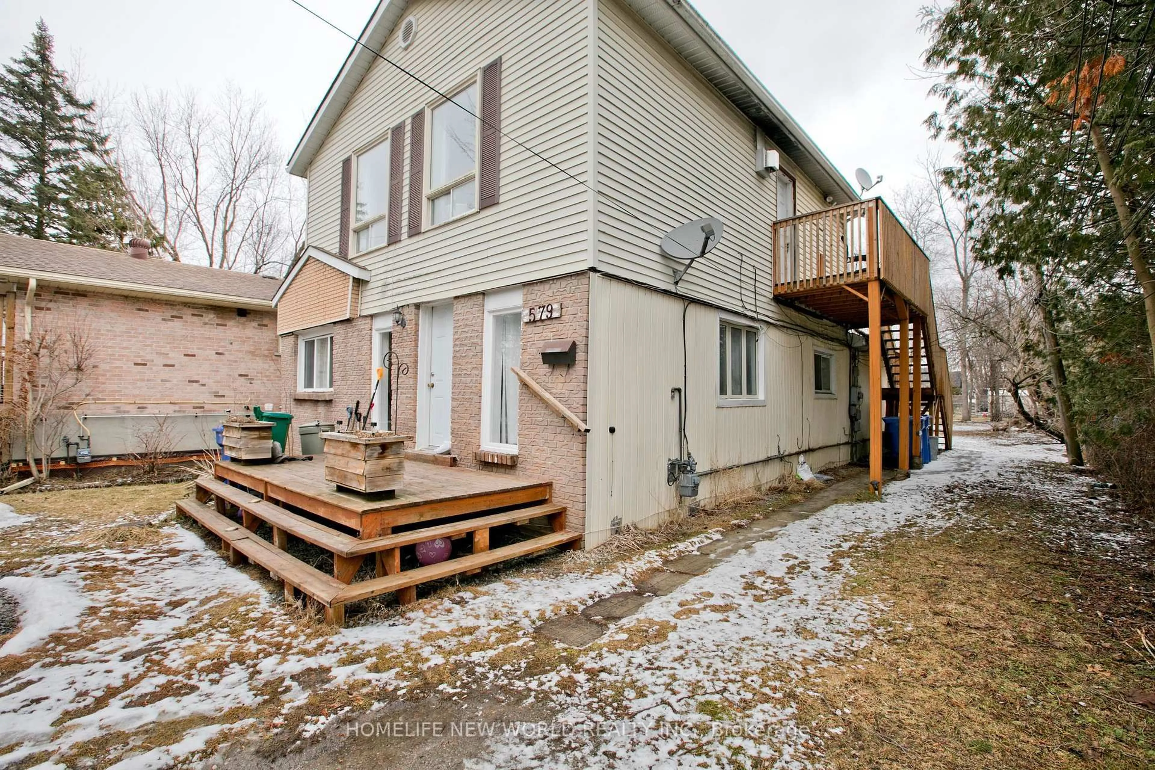 Patio, street for 579 Lake Dr, Georgina Ontario L4P 1T2