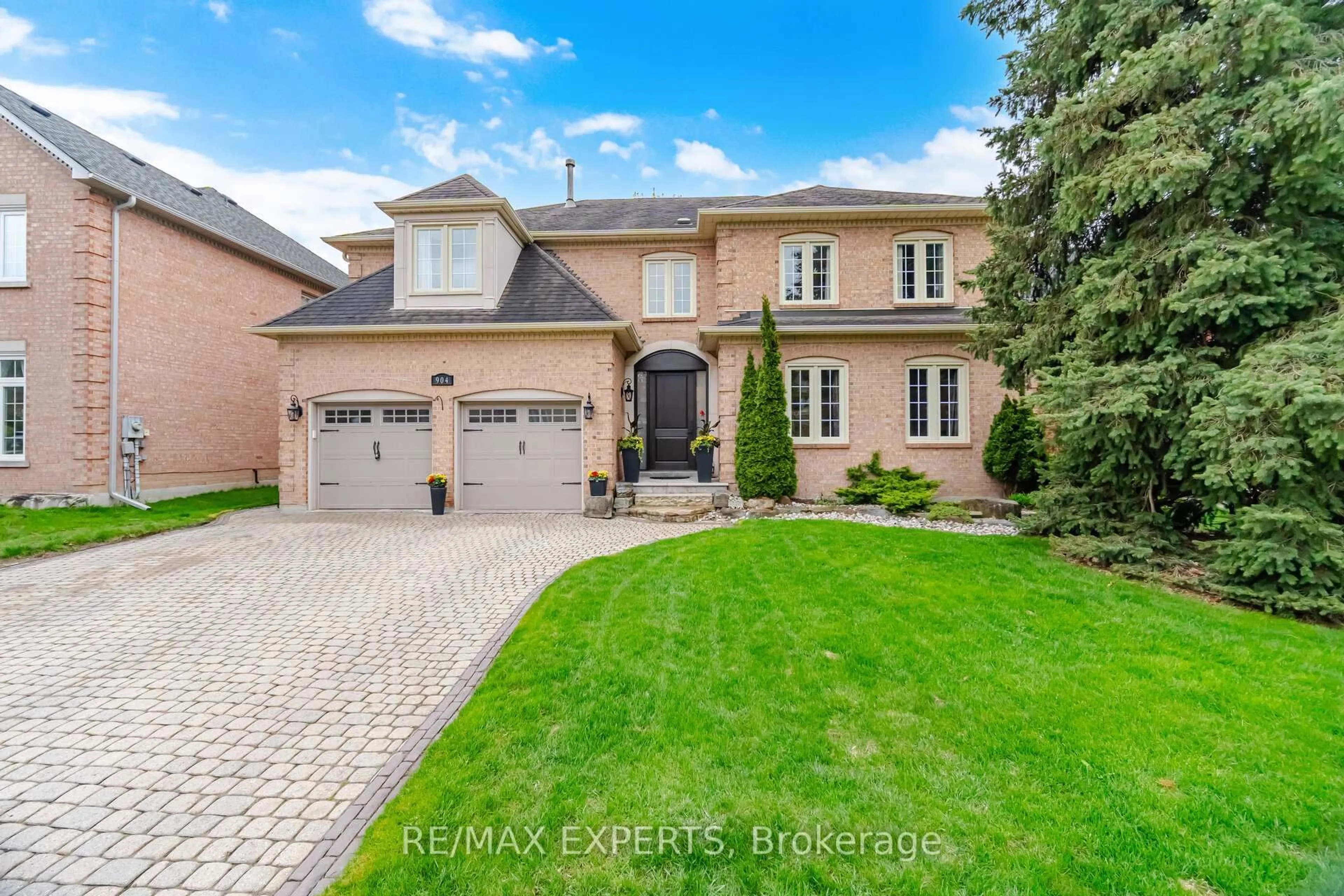 Home with brick exterior material, street for 904 Damascus Crt, Newmarket Ontario L3X 1L1