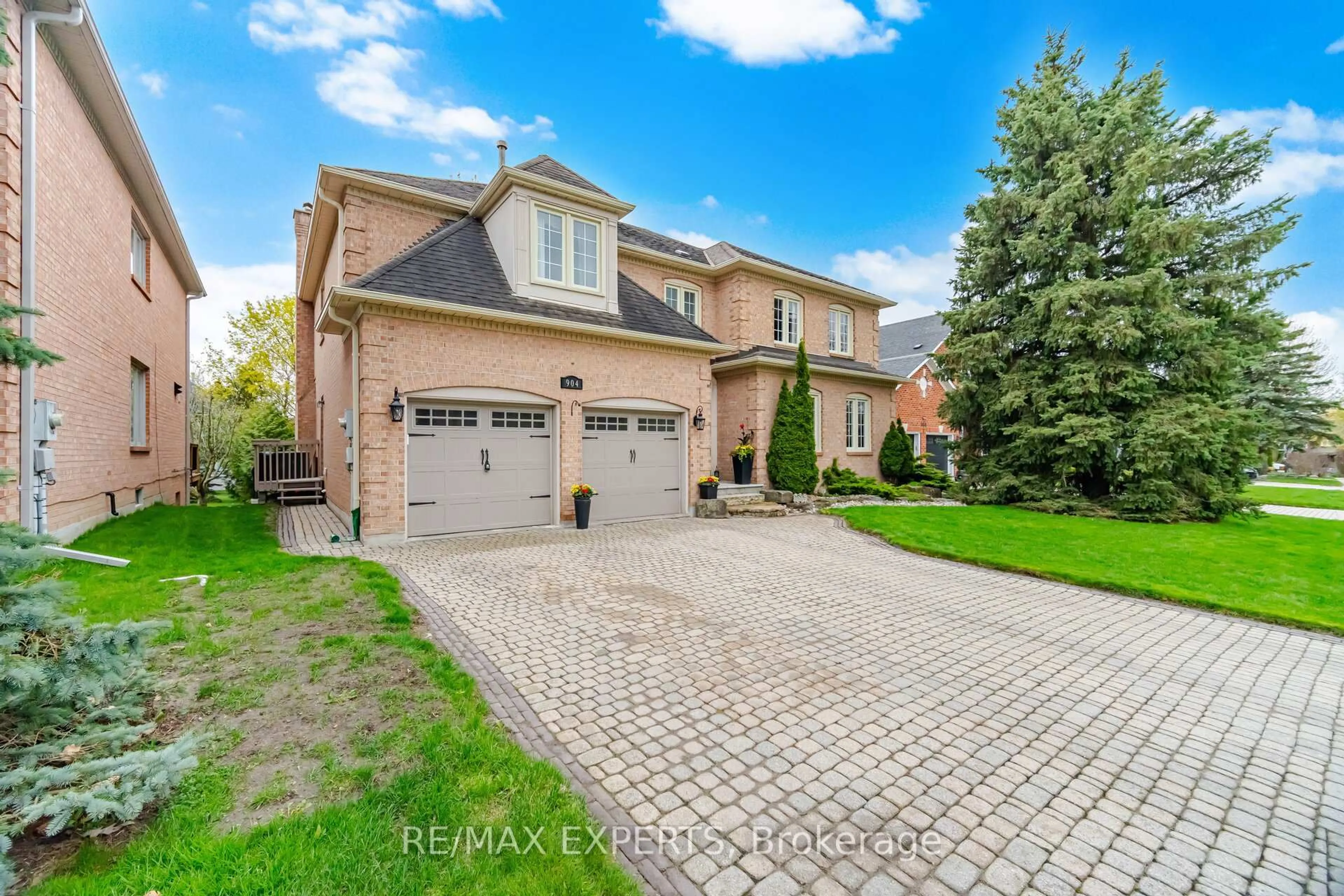 Home with brick exterior material, street for 904 Damascus Crt, Newmarket Ontario L3X 1L1