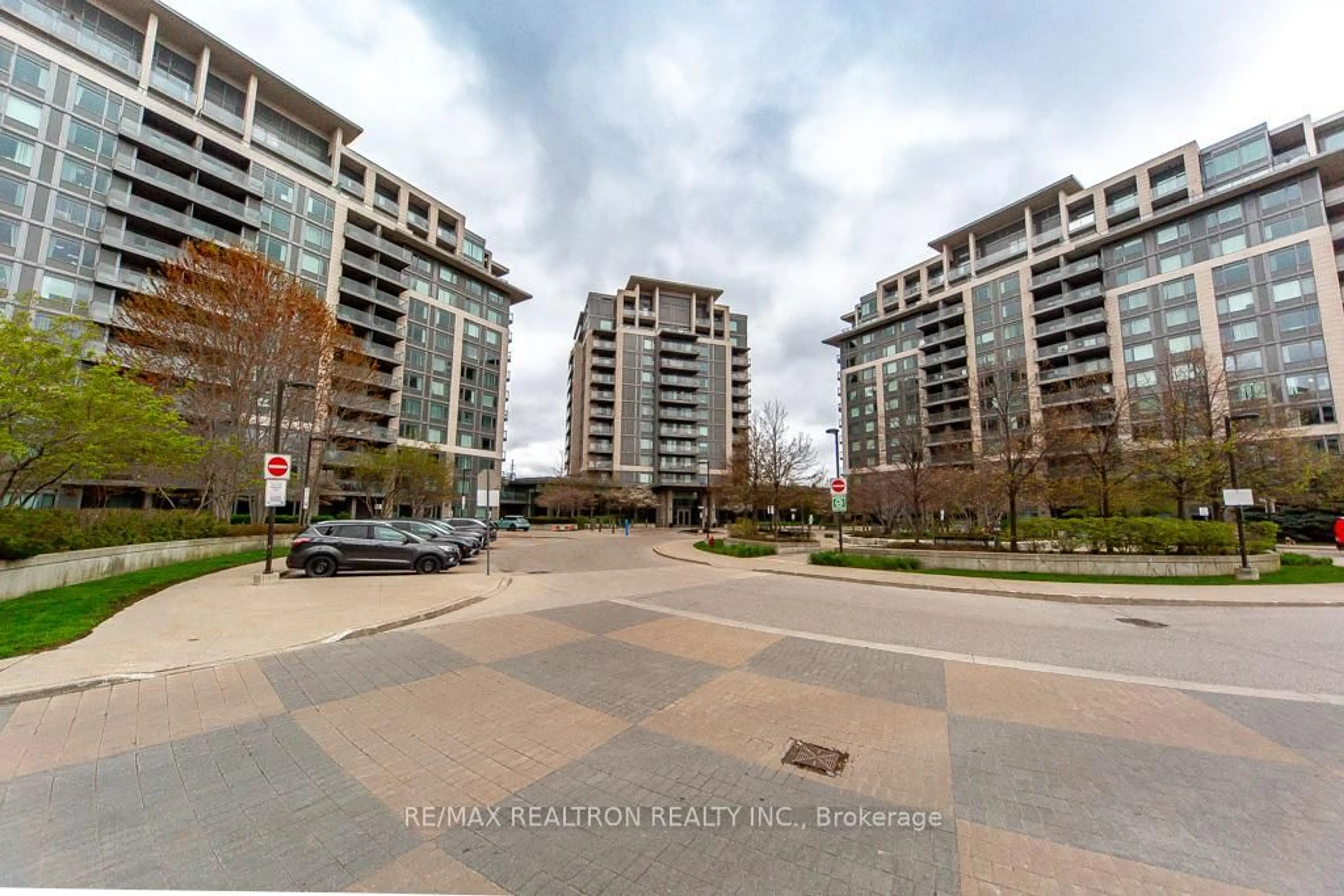 A pic from outside/outdoor area/front of a property/back of a property/a pic from drone, unknown for 253 South Park Rd #709, Markham Ontario L3T 0B4