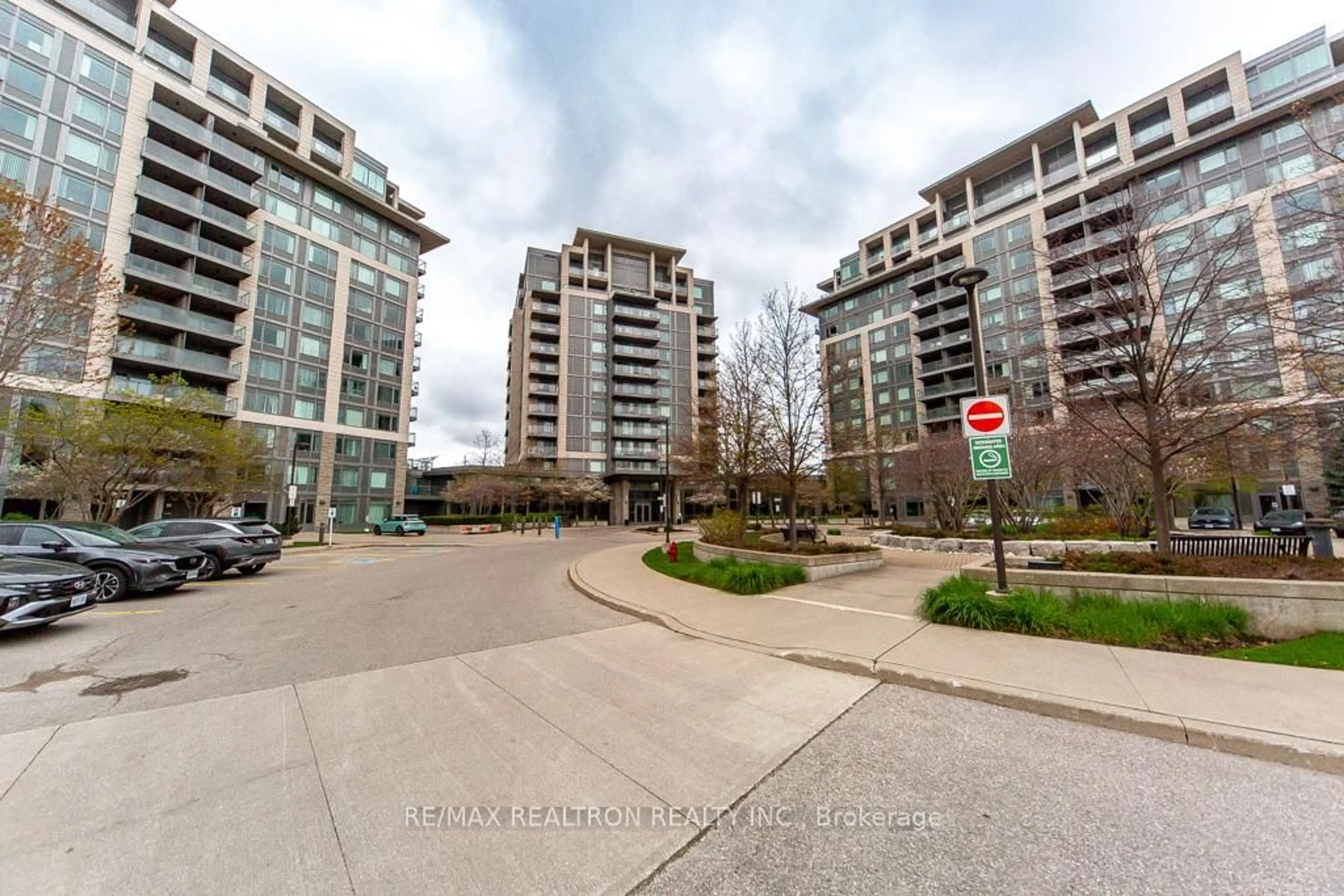 A pic from outside/outdoor area/front of a property/back of a property/a pic from drone, street for 253 South Park Rd #709, Markham Ontario L3T 0B4