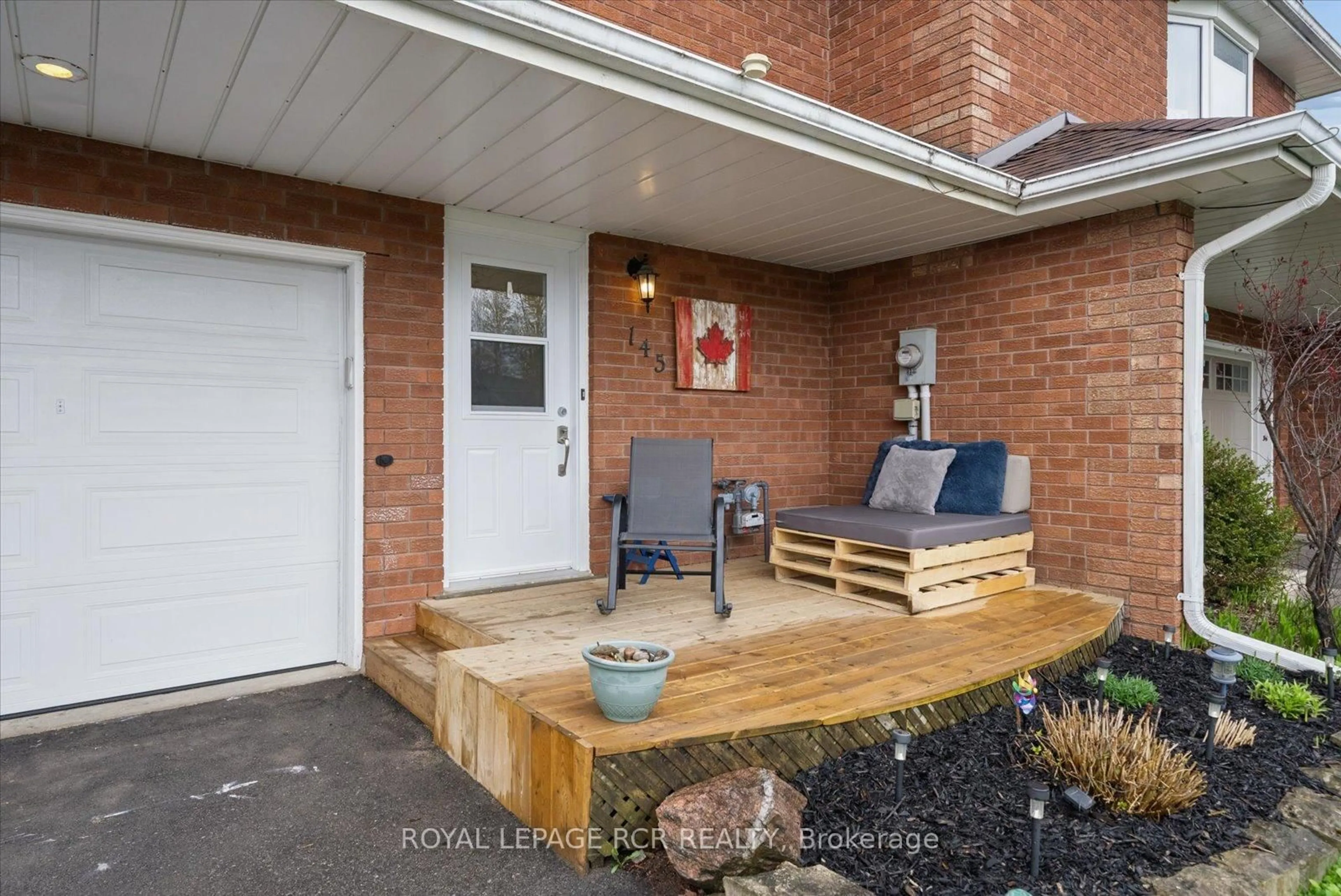 Patio, street for 145 Beattie Ave, New Tecumseth Ontario L9R 1C3