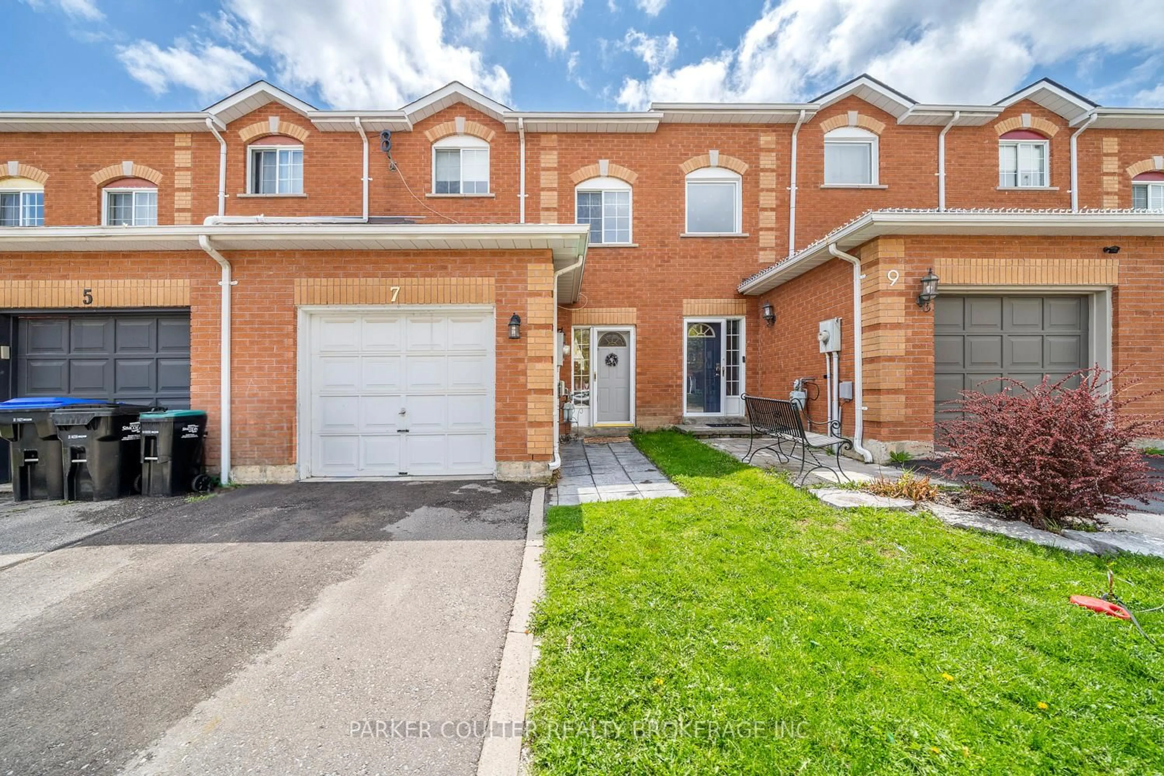 Home with brick exterior material, street for 7 O' Leary Crt, New Tecumseth Ontario L0G 1W0