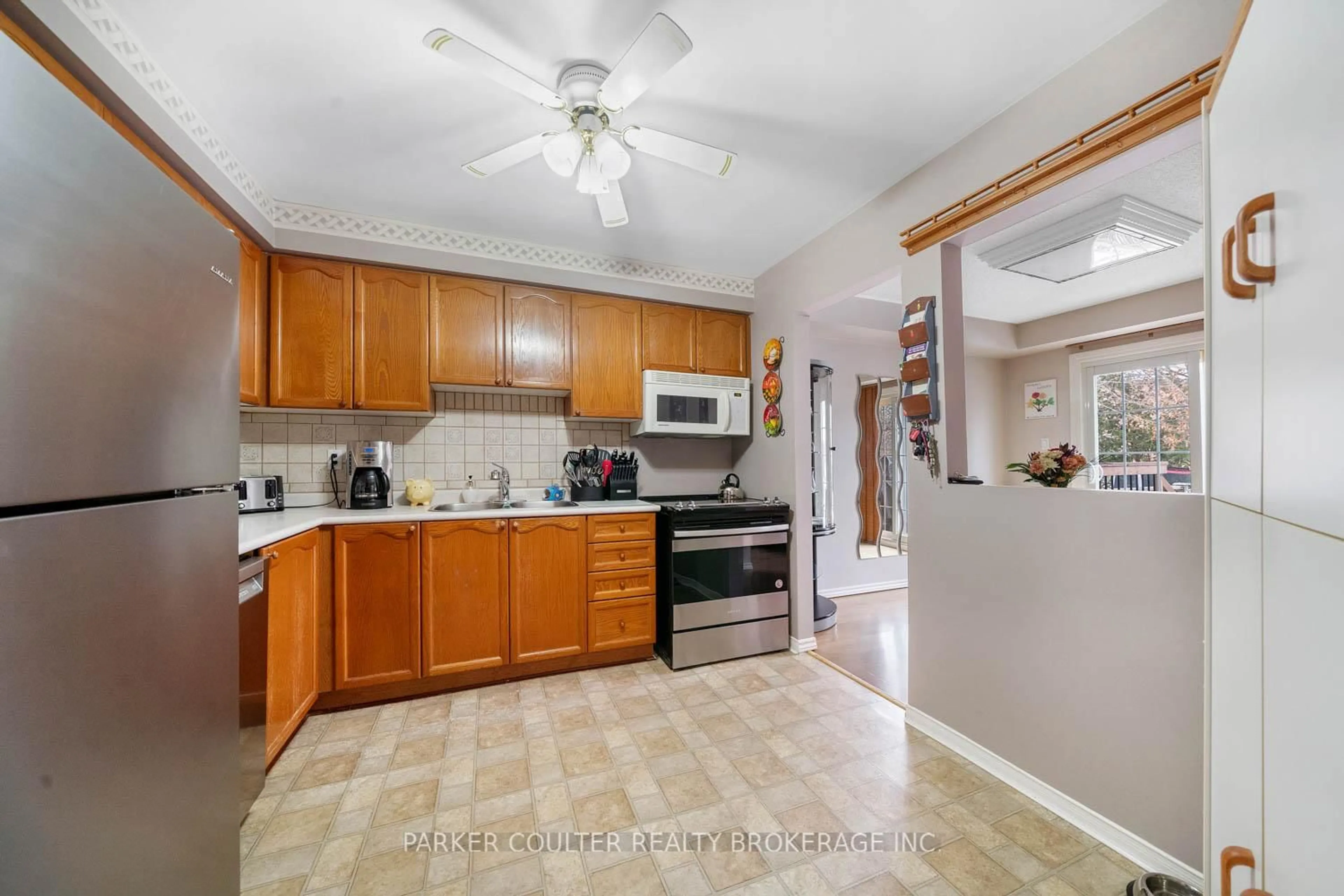 Standard kitchen, ceramic/tile floor for 7 O' Leary Crt, New Tecumseth Ontario L0G 1W0