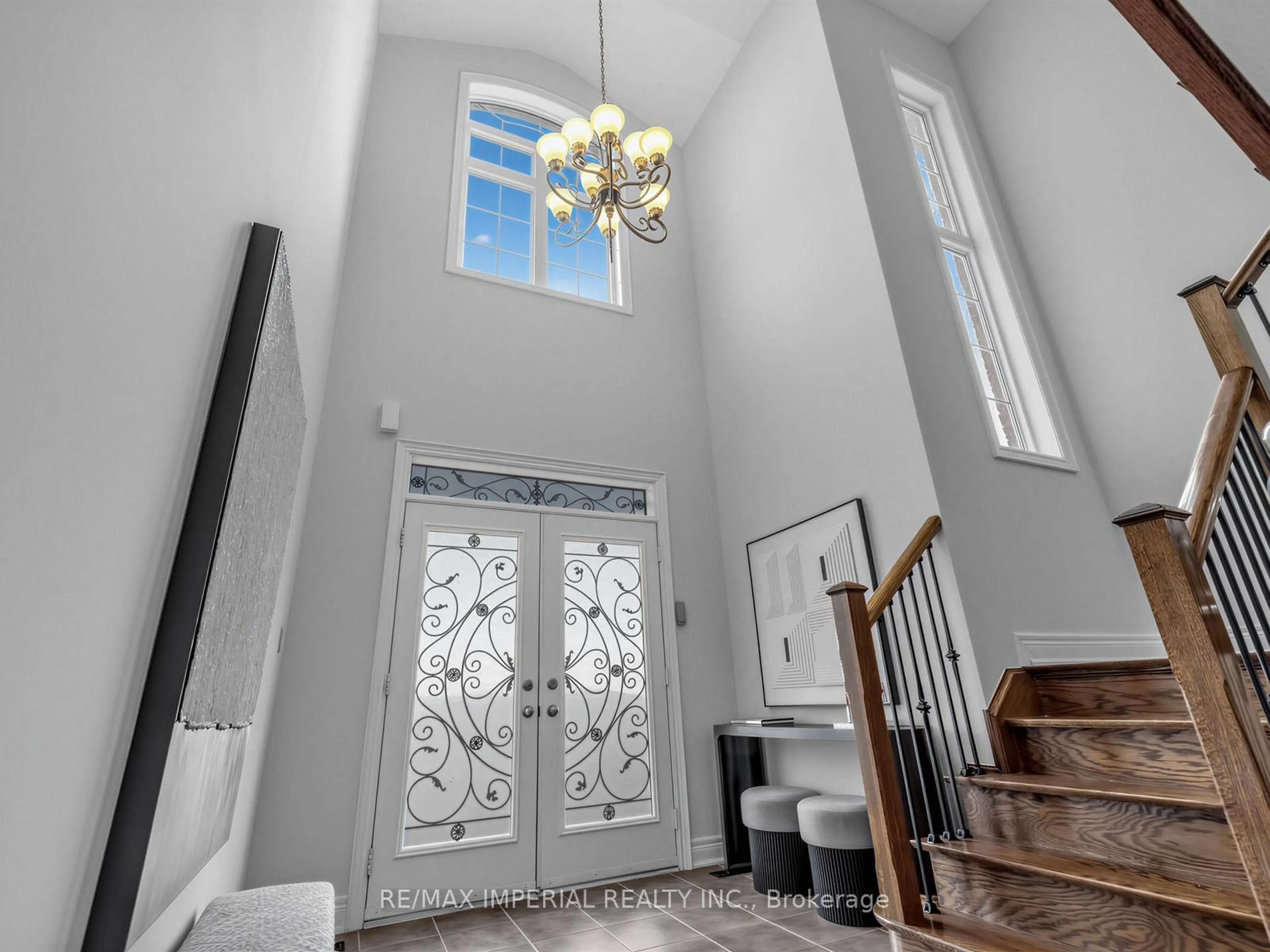 Indoor entryway for 363 Maria Antonia Rd, Vaughan Ontario L4H 0X5