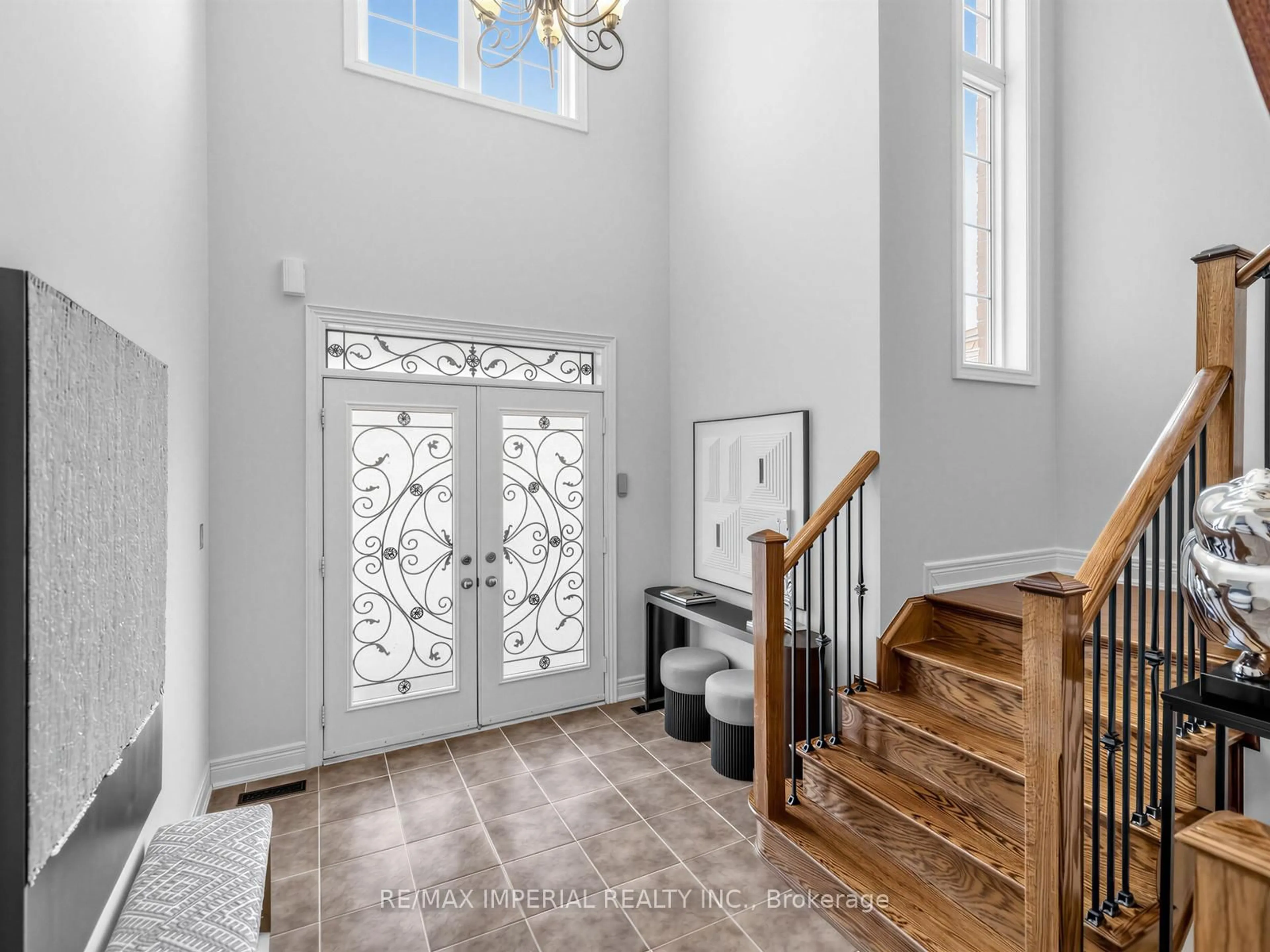 Indoor entryway for 363 Maria Antonia Rd, Vaughan Ontario L4H 0X5