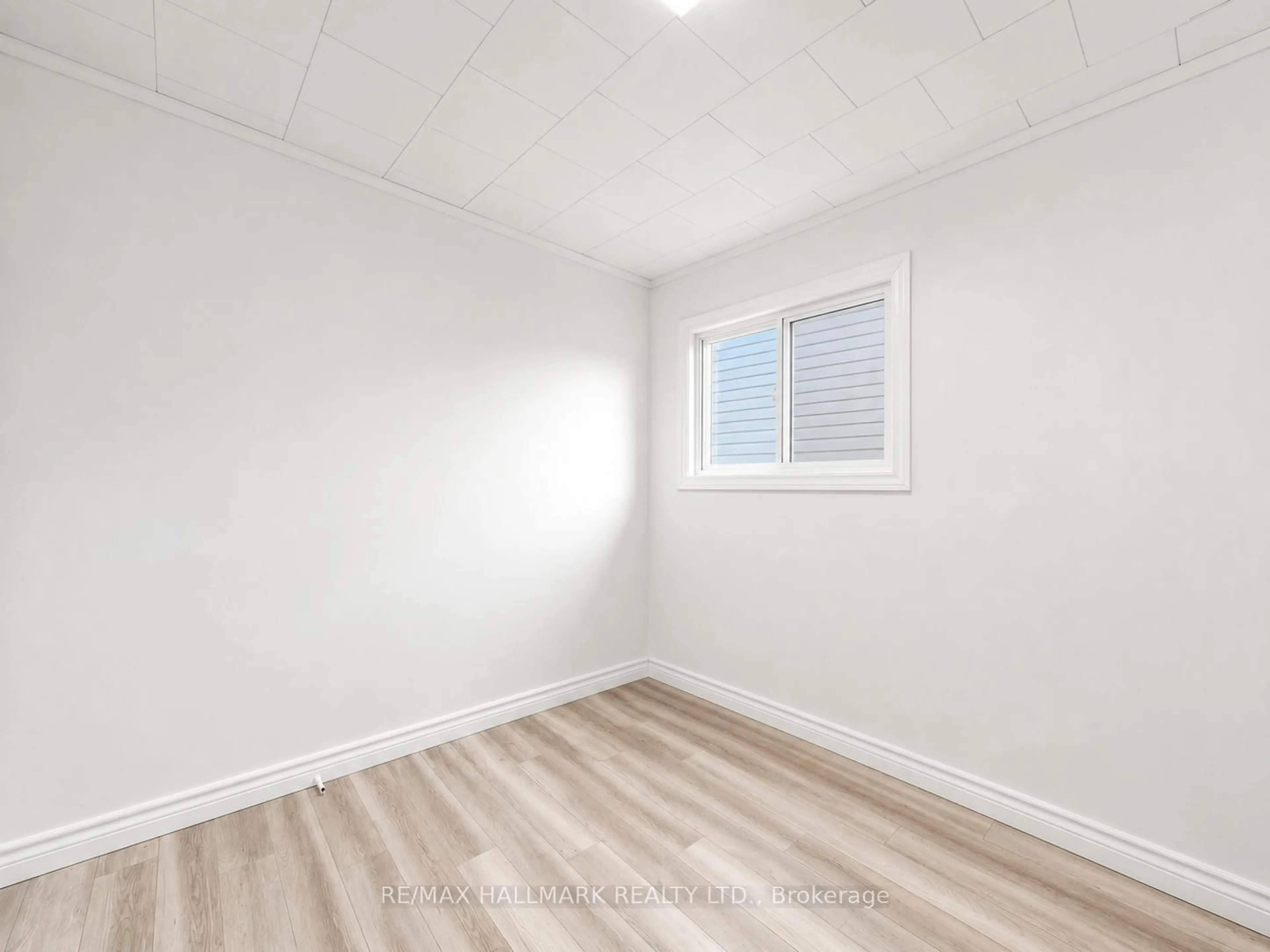 A pic of a room for 1053 Elm Rd, Innisfil Ontario L0L 1C0