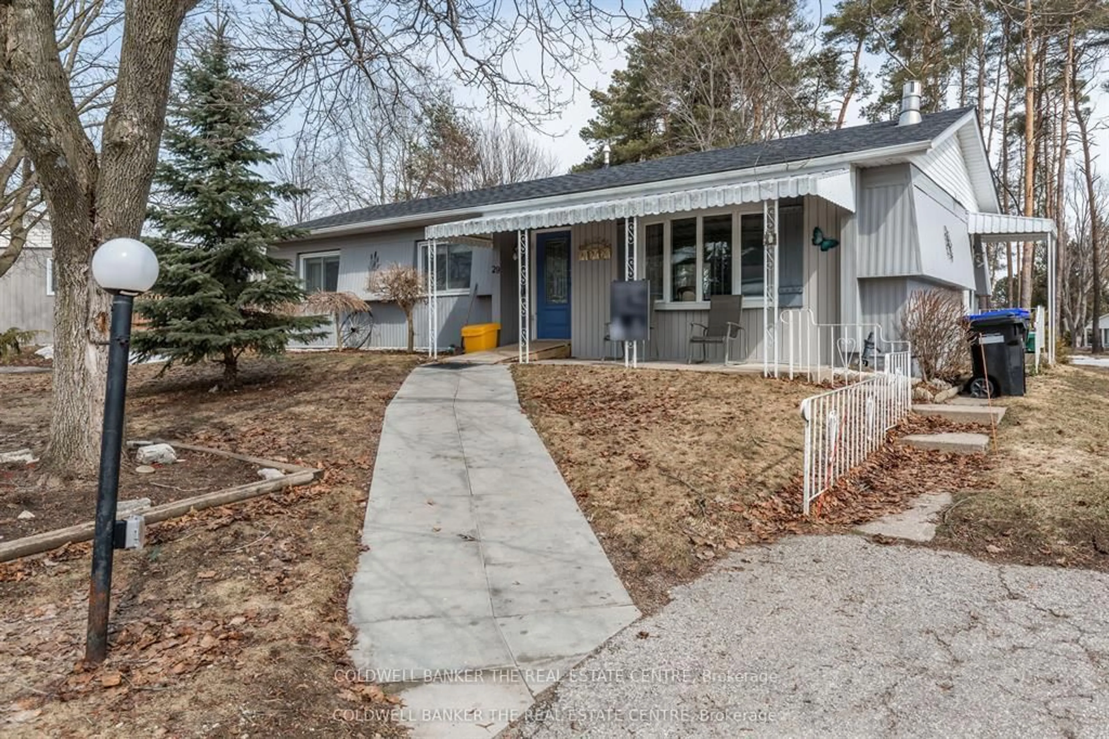 Home with vinyl exterior material, street for 29 Main St, Innisfil Ontario L9S 1L9