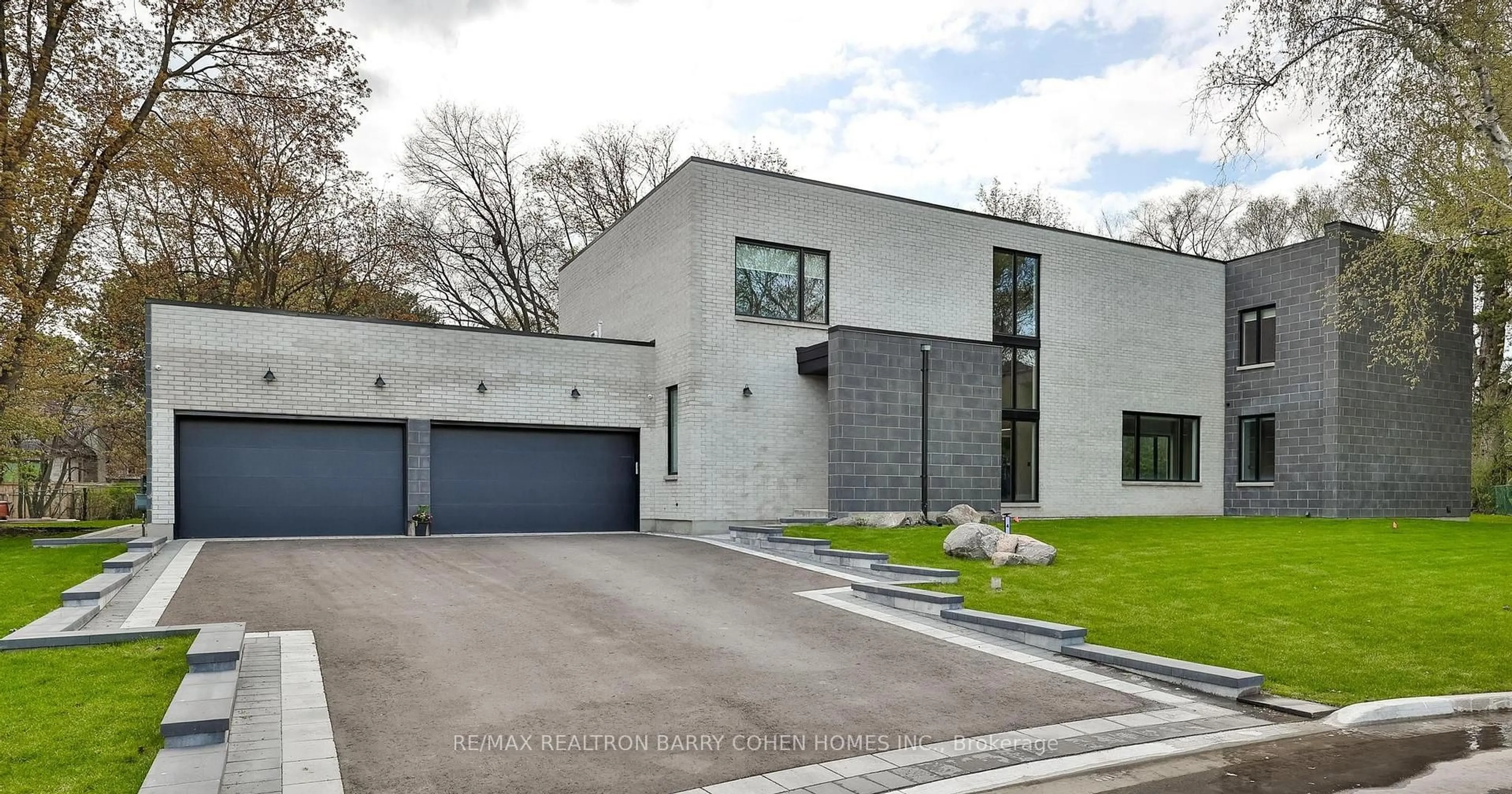 Home with brick exterior material, street for 4 Sunflower Crt, Markham Ontario L3T 2W3