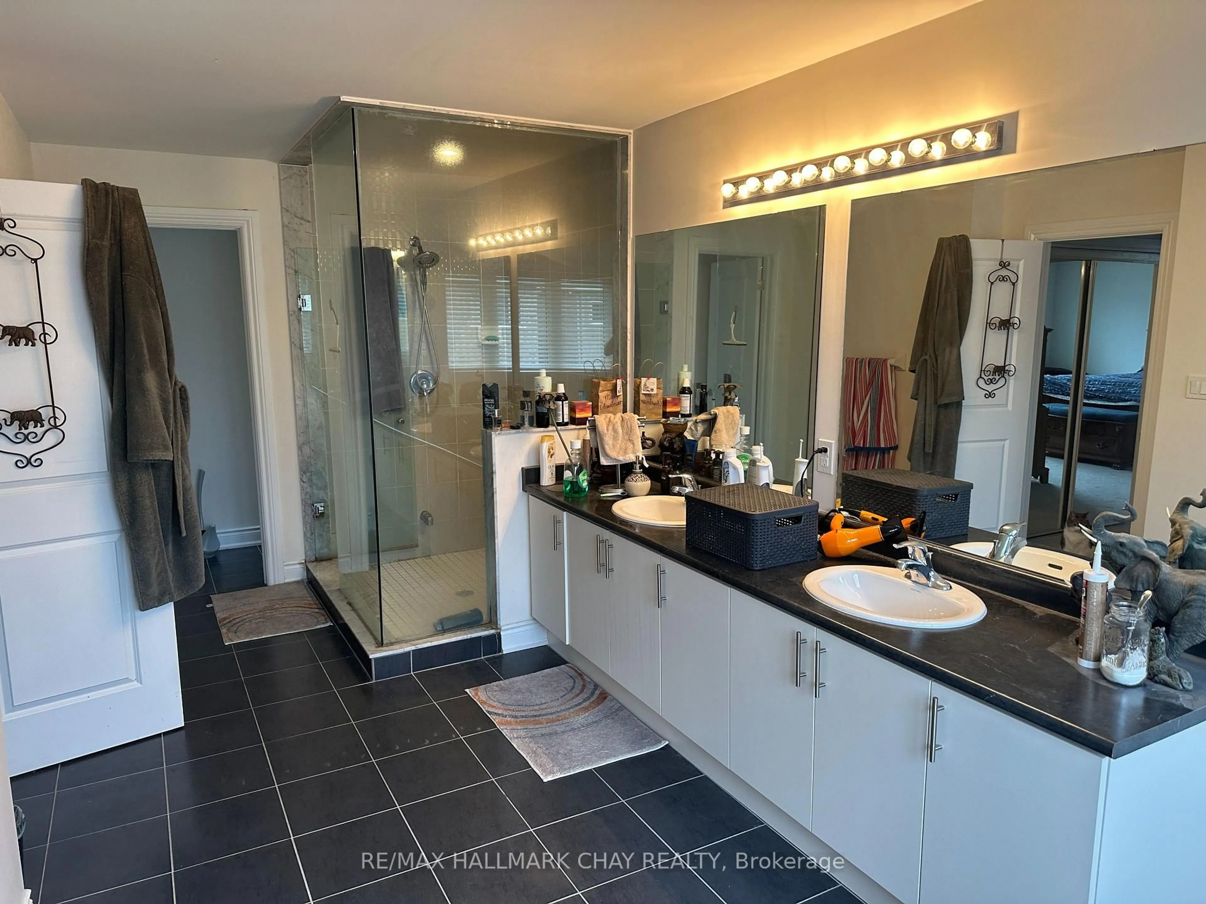 Contemporary bathroom, ceramic/tile floor for 962 COLE St, Innisfil Ontario L9S 0J9