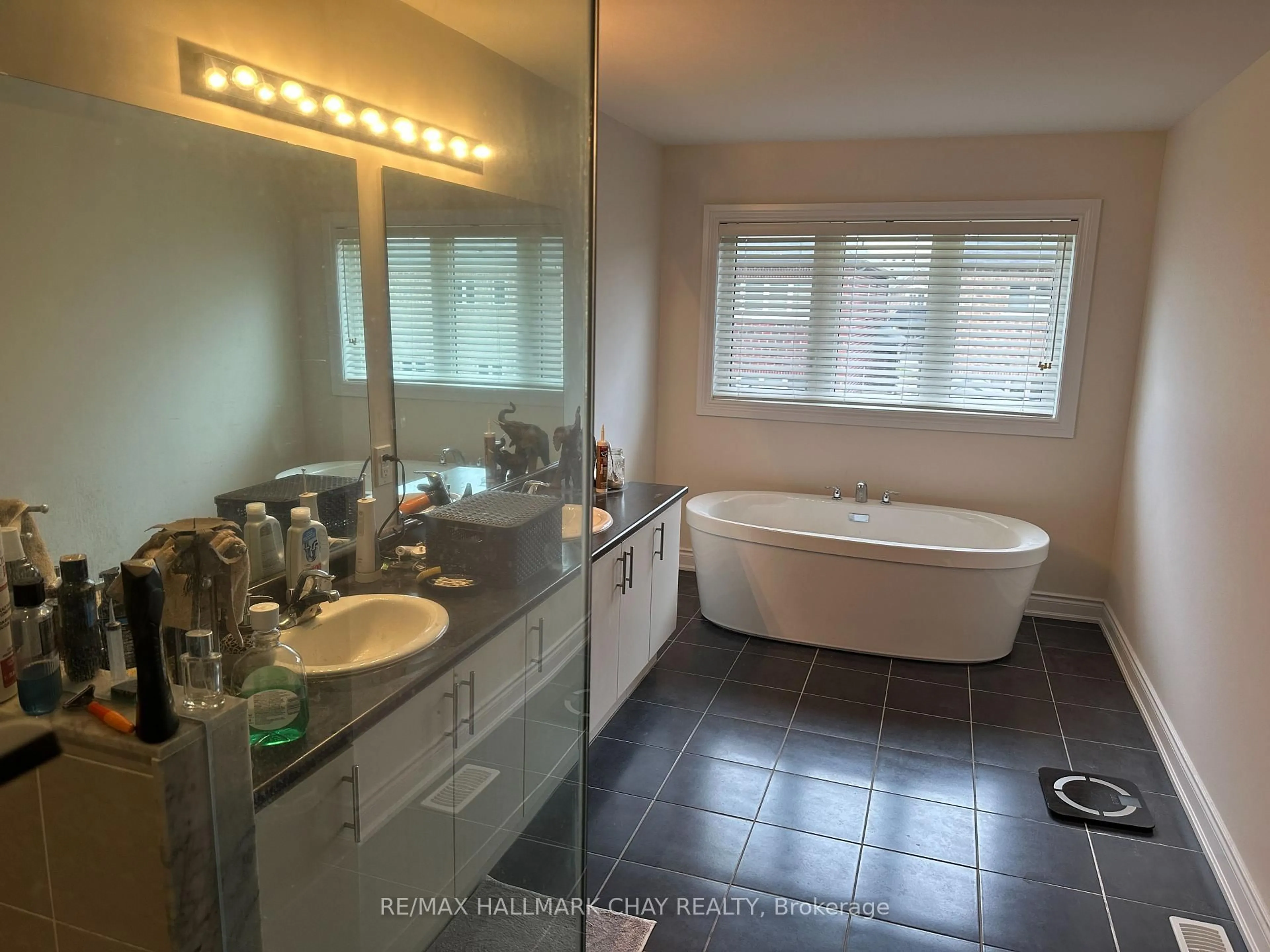 Contemporary bathroom, ceramic/tile floor for 962 COLE St, Innisfil Ontario L9S 0J9