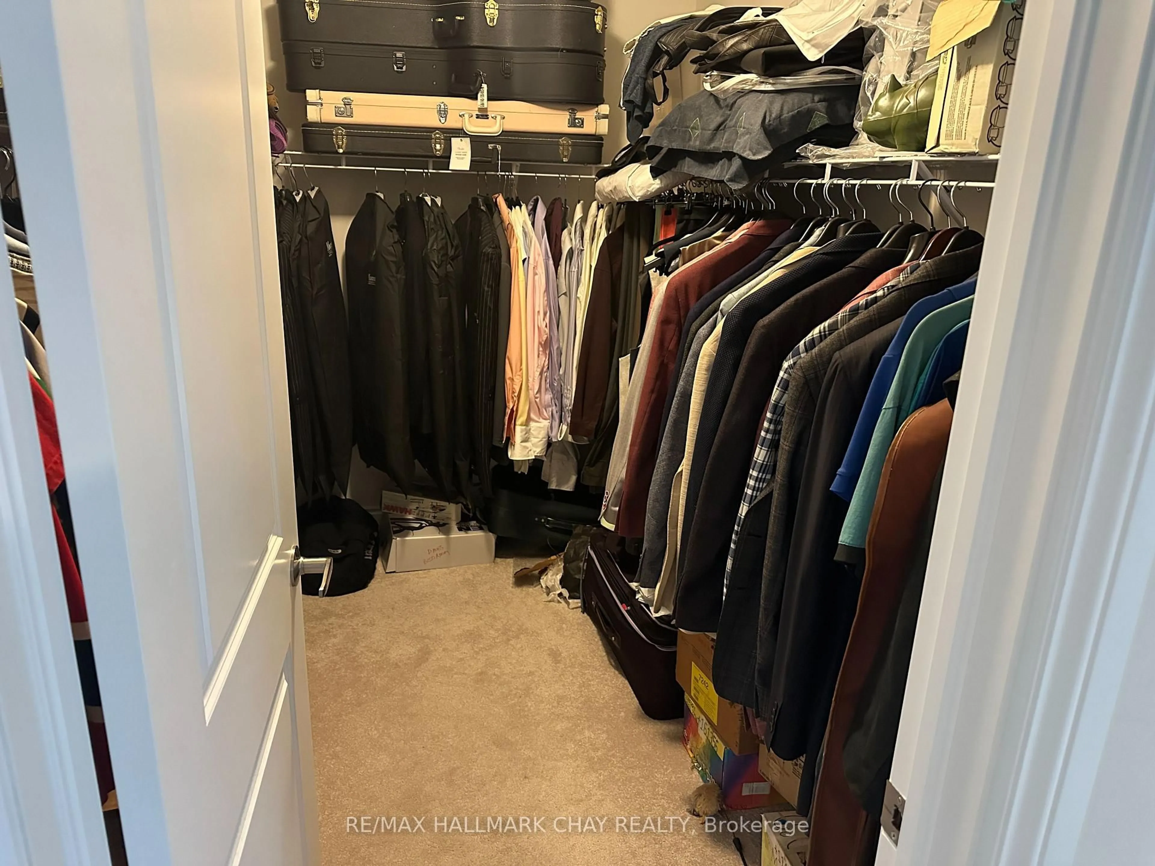 Storage room or clothes room or walk-in closet for 962 COLE St, Innisfil Ontario L9S 0J9