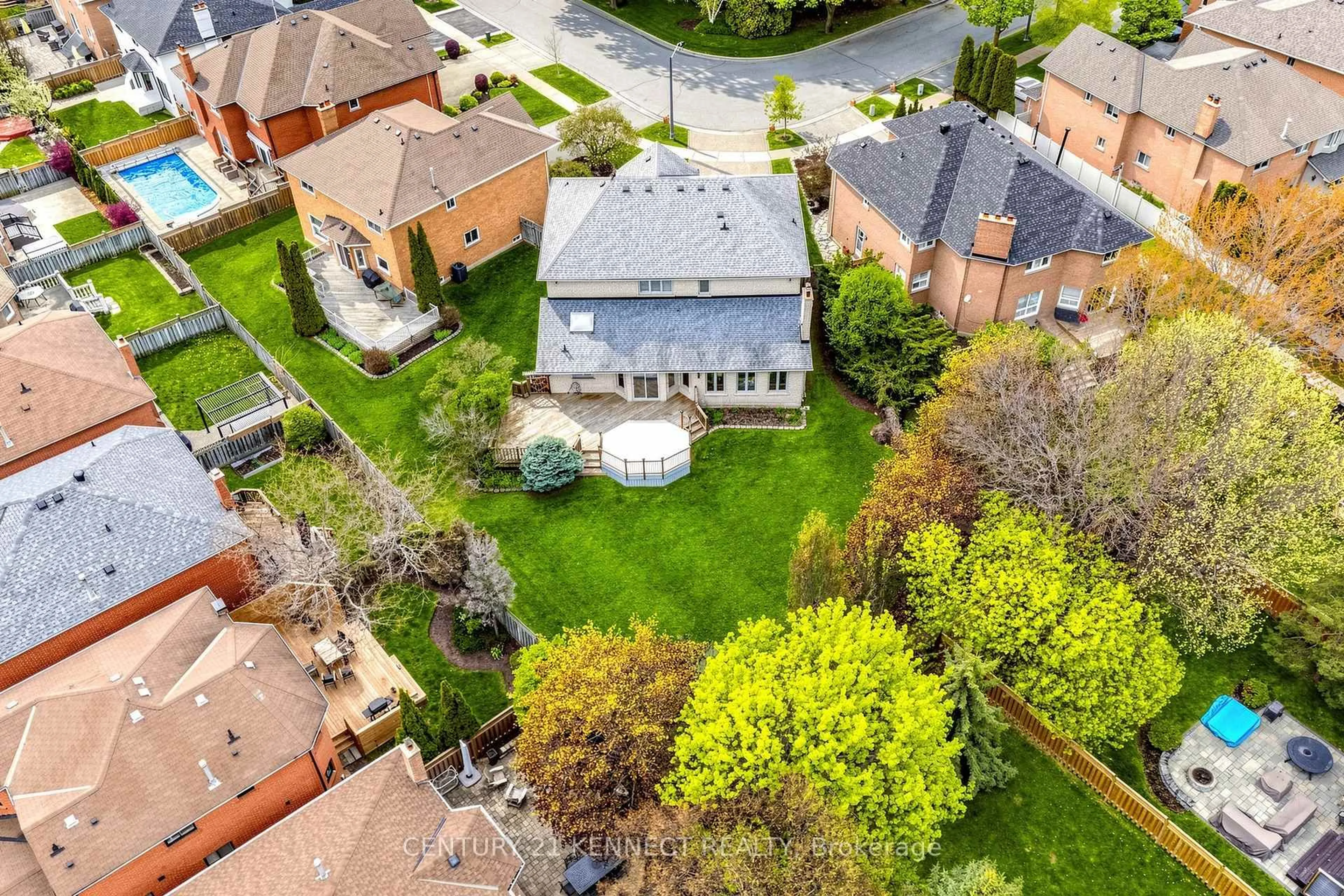 A pic from outside/outdoor area/front of a property/back of a property/a pic from drone, street for 53 Grenadier Cres, Vaughan Ontario L4J 7V8