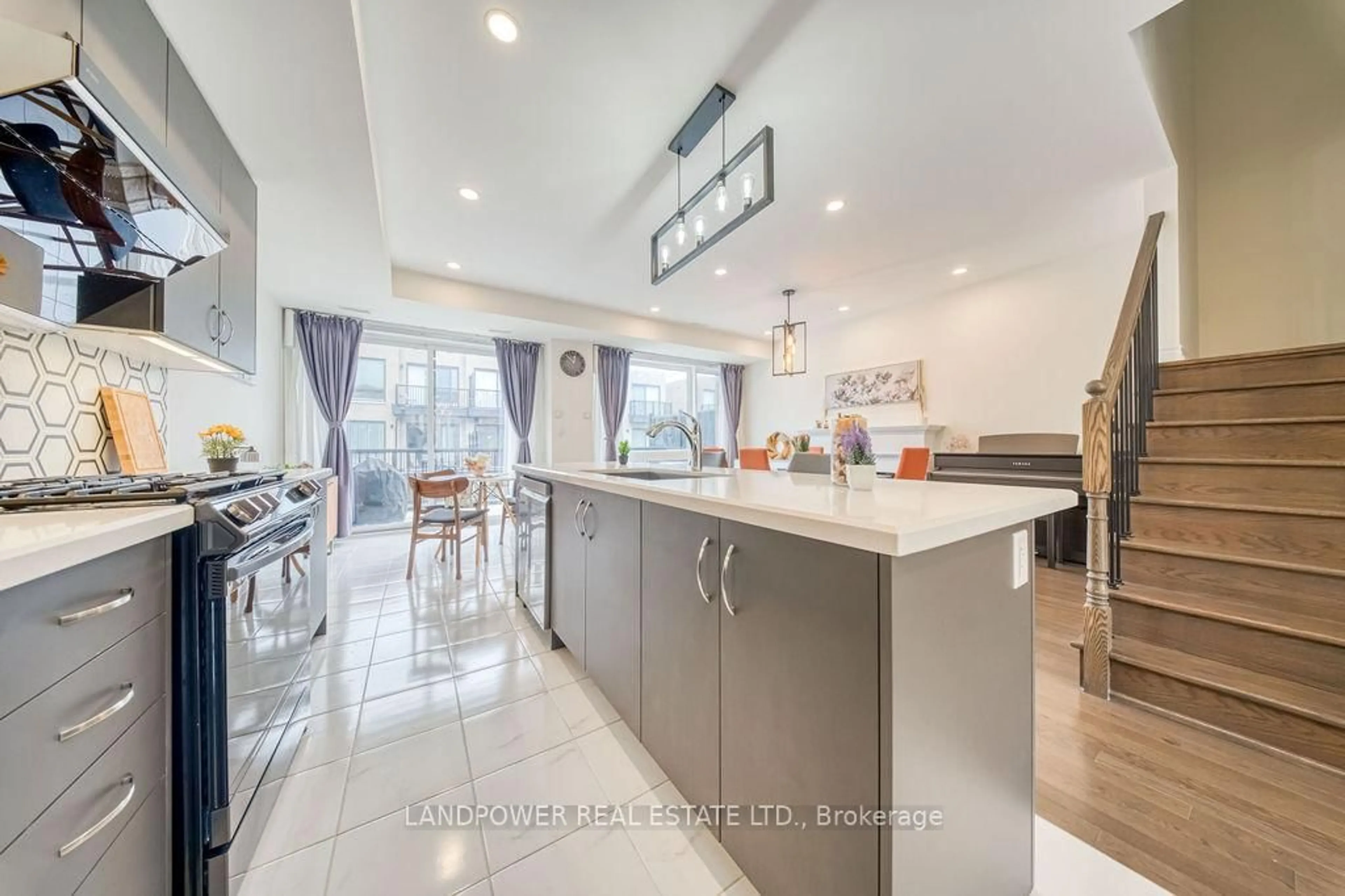 Open concept kitchen, ceramic/tile floor for 43 Lord Melborne St, Markham Ontario L6C 0Z6