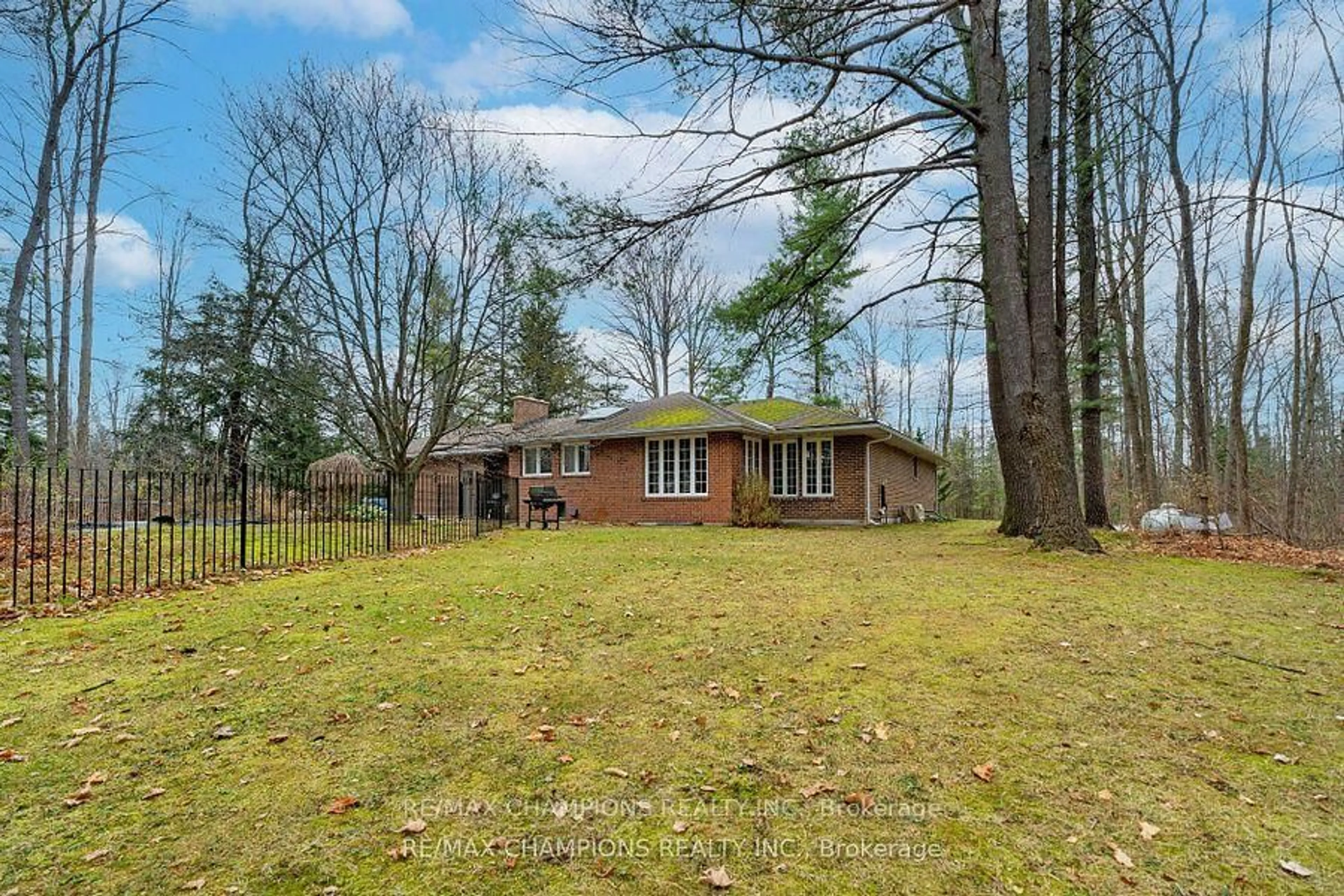 A pic from outside/outdoor area/front of a property/back of a property/a pic from drone, unknown for 16548 7th Concession Rd, King Ontario L7B 0E4