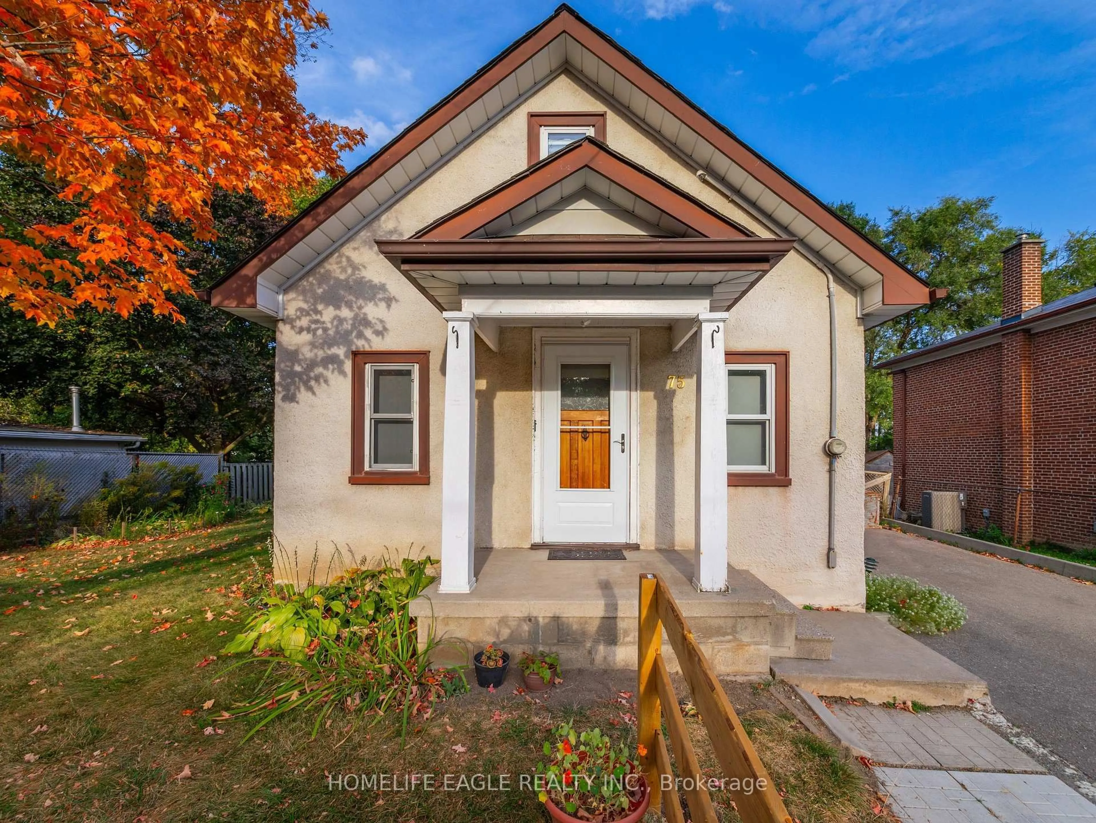 Home with brick exterior material, street for 75 Denne Blvd, Newmarket Ontario L3Y 4H5