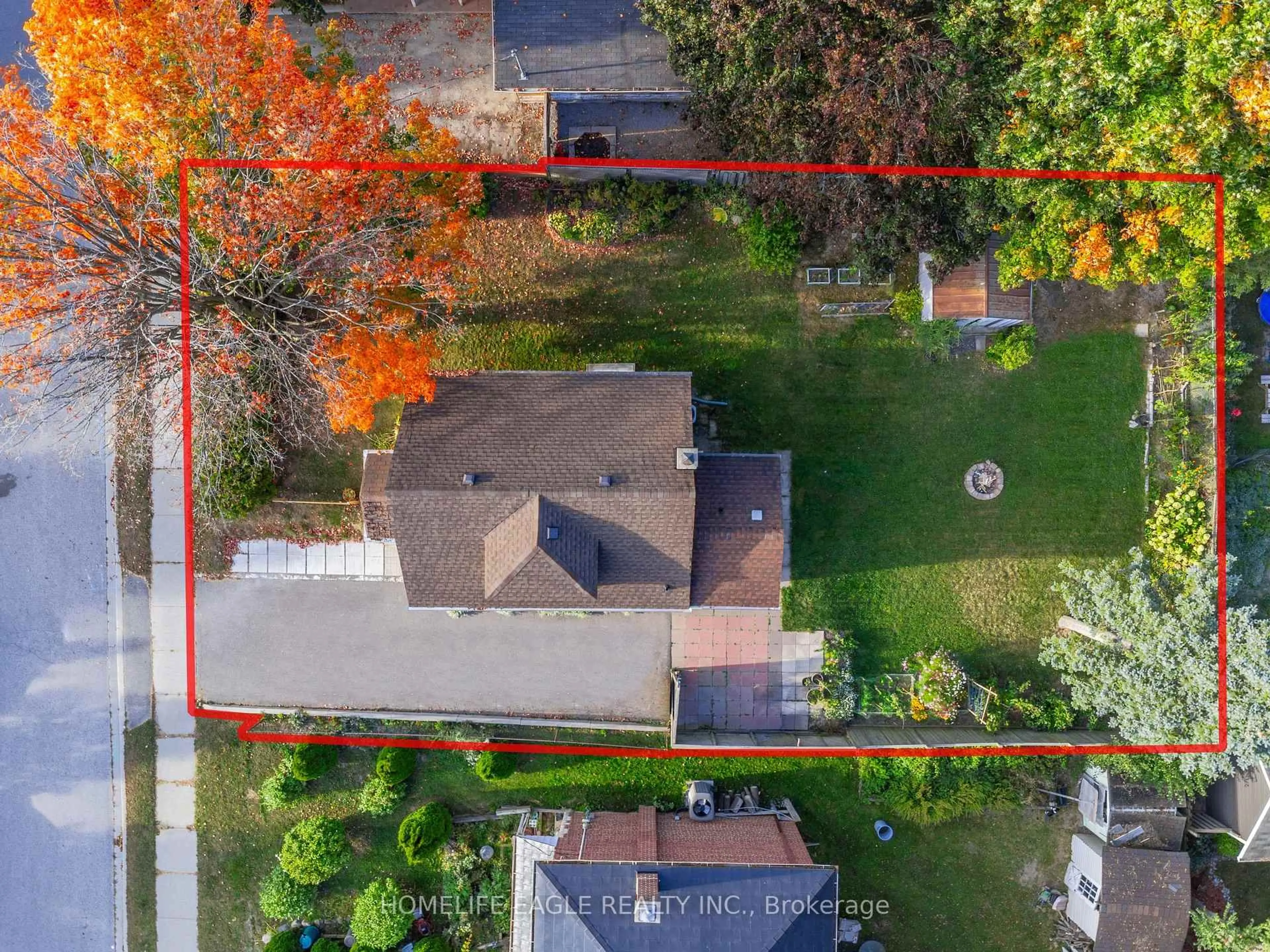 A pic from outside/outdoor area/front of a property/back of a property/a pic from drone, street for 75 Denne Blvd, Newmarket Ontario L3Y 4H5