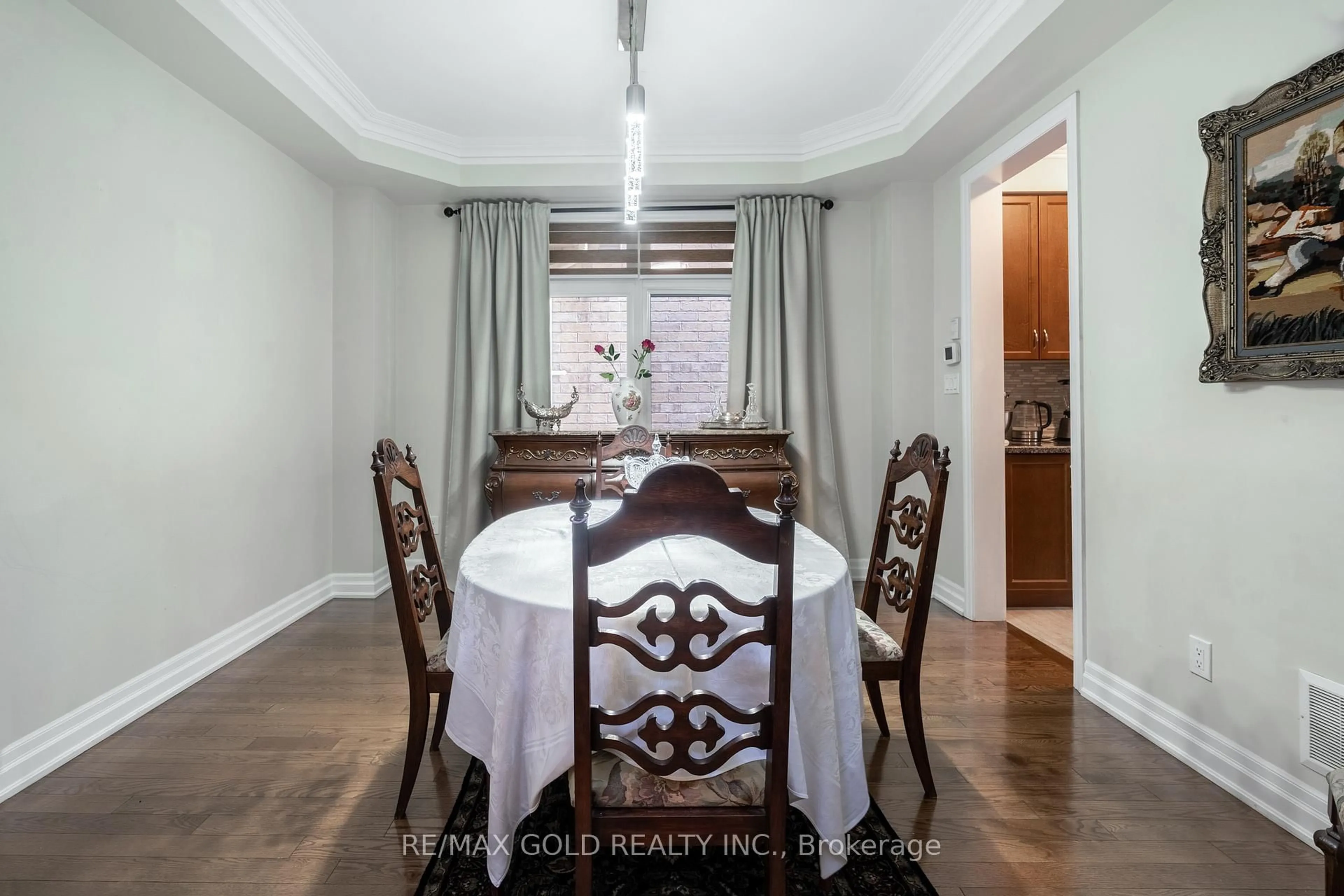 Dining room, wood/laminate floor for 54 Robert Berry Cres, King Ontario L7B 1L4
