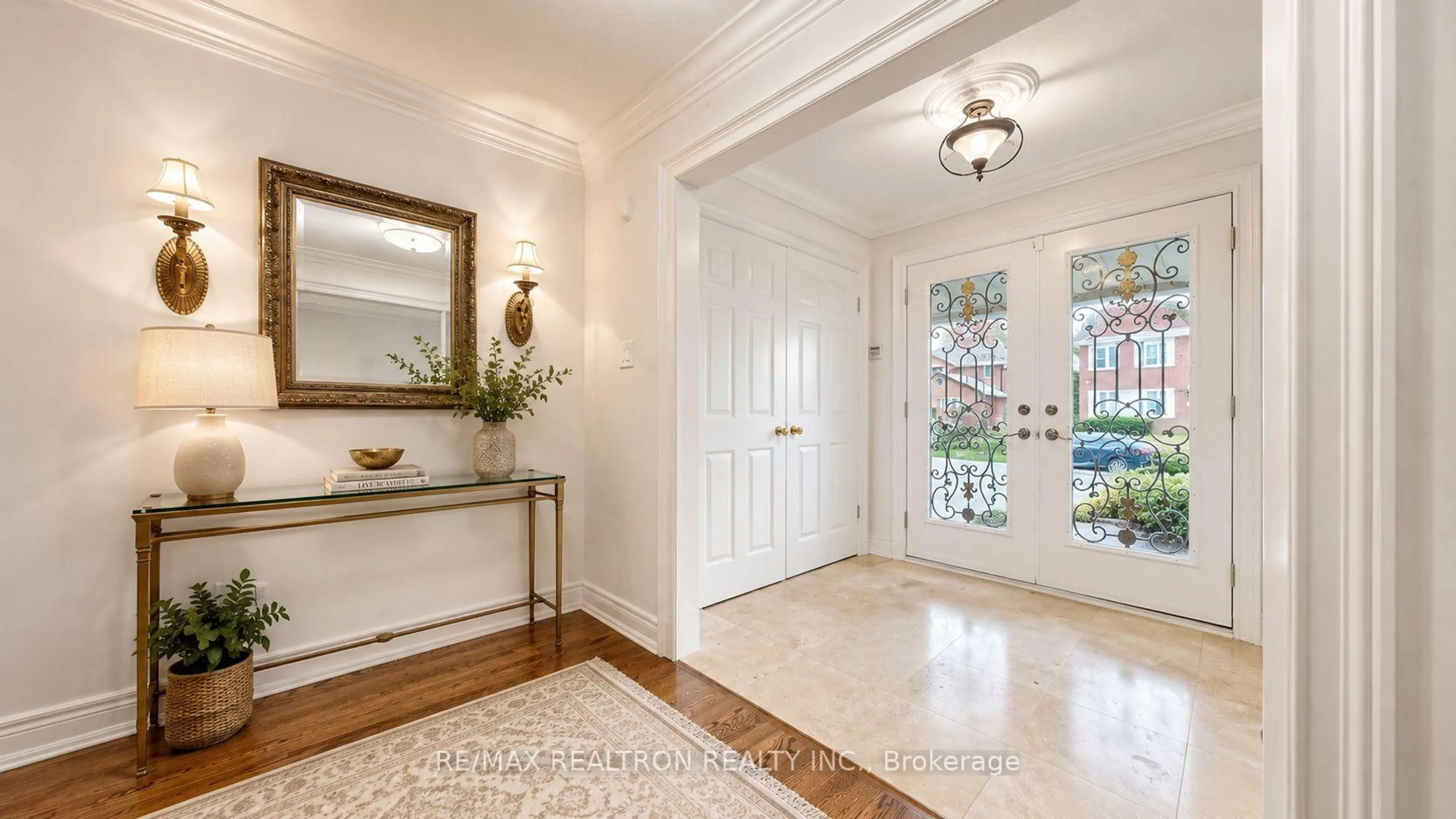 Indoor entryway for 140 Reeve Dr, Markham Ontario L3P 6C6