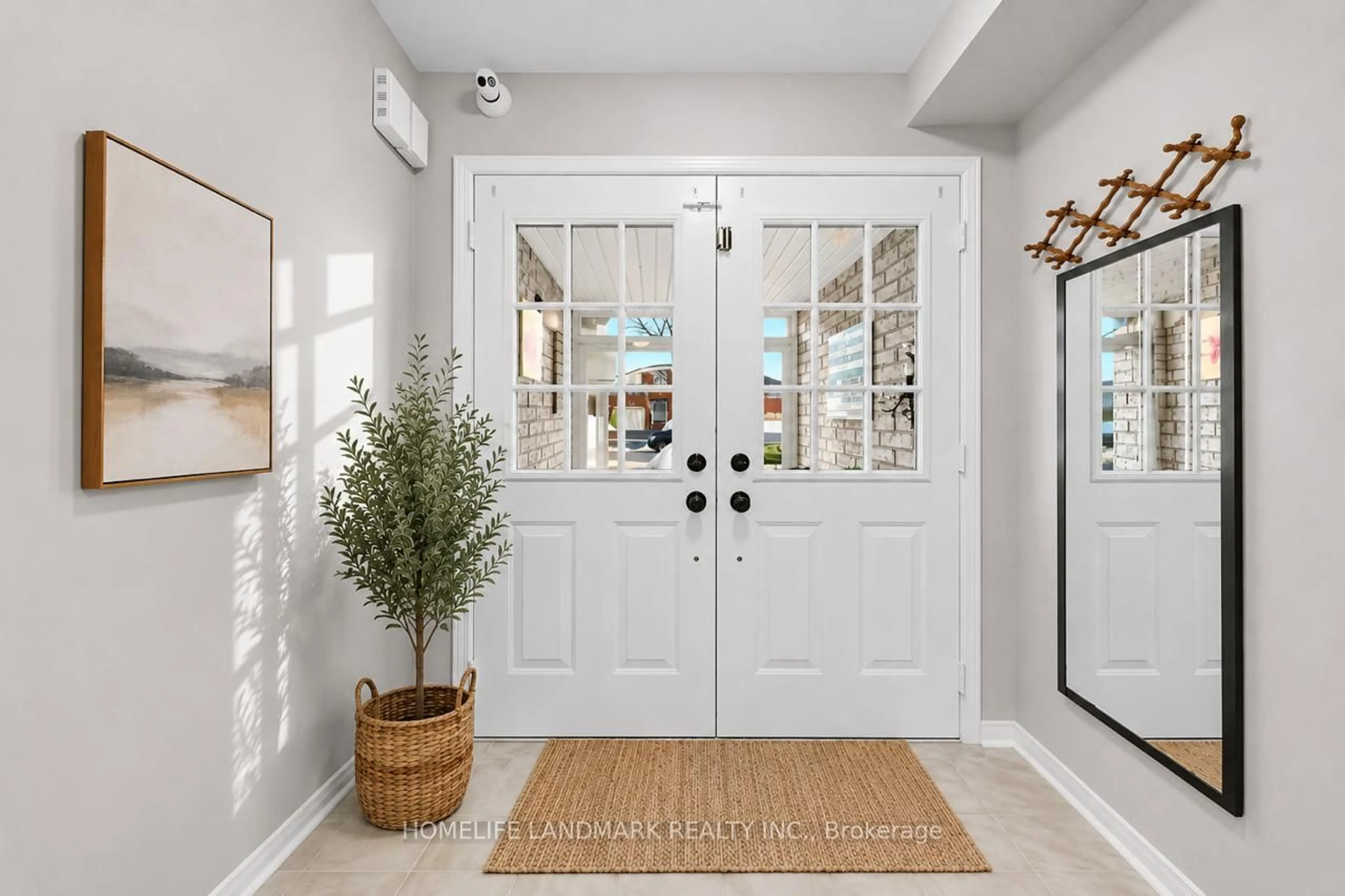 Indoor entryway for 113 Guinevere Rd, Markham Ontario L3S 4R8