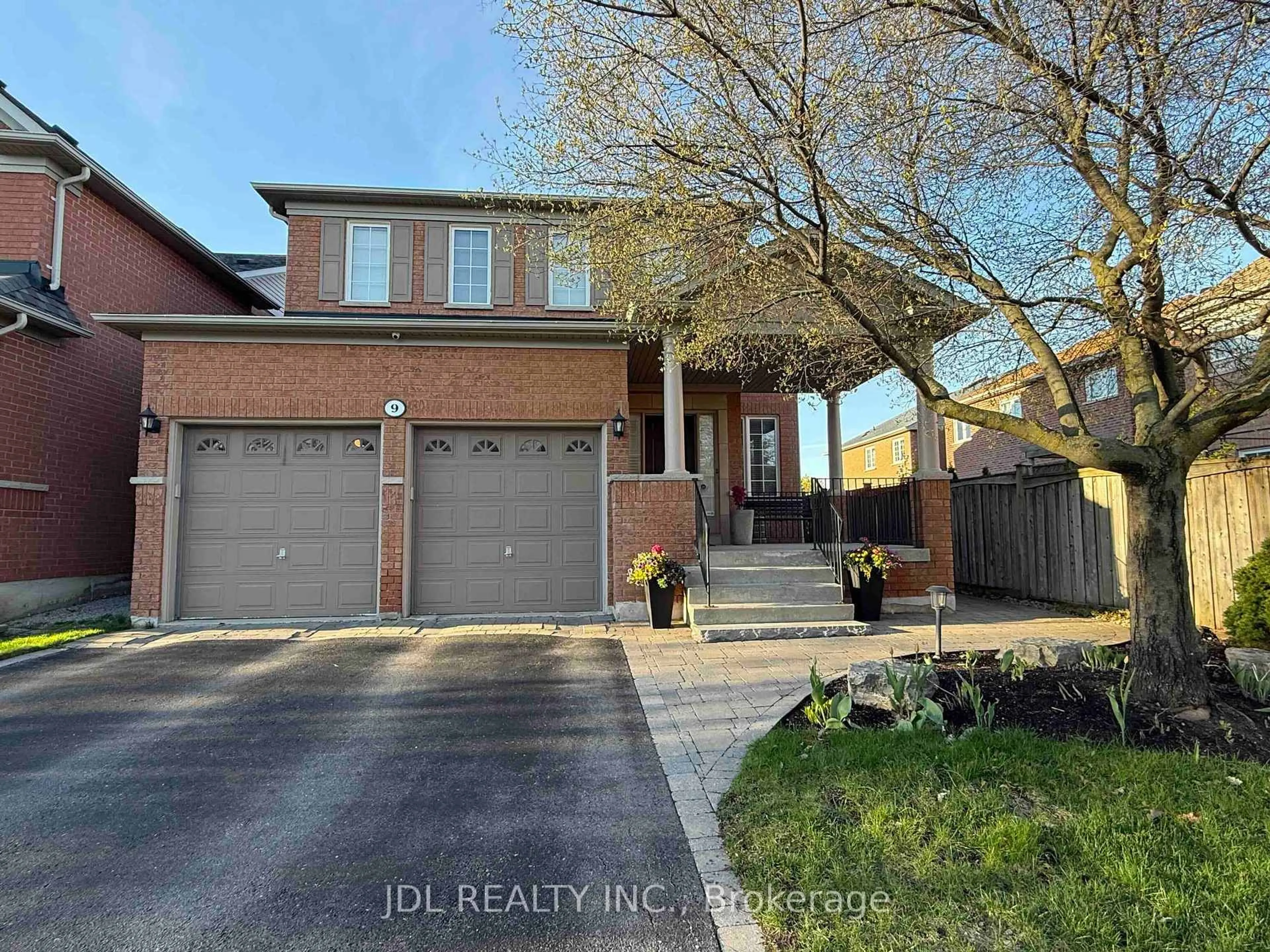 Unknown for 9 O'hara Cres, Richmond Hill Ontario L4E 4E1